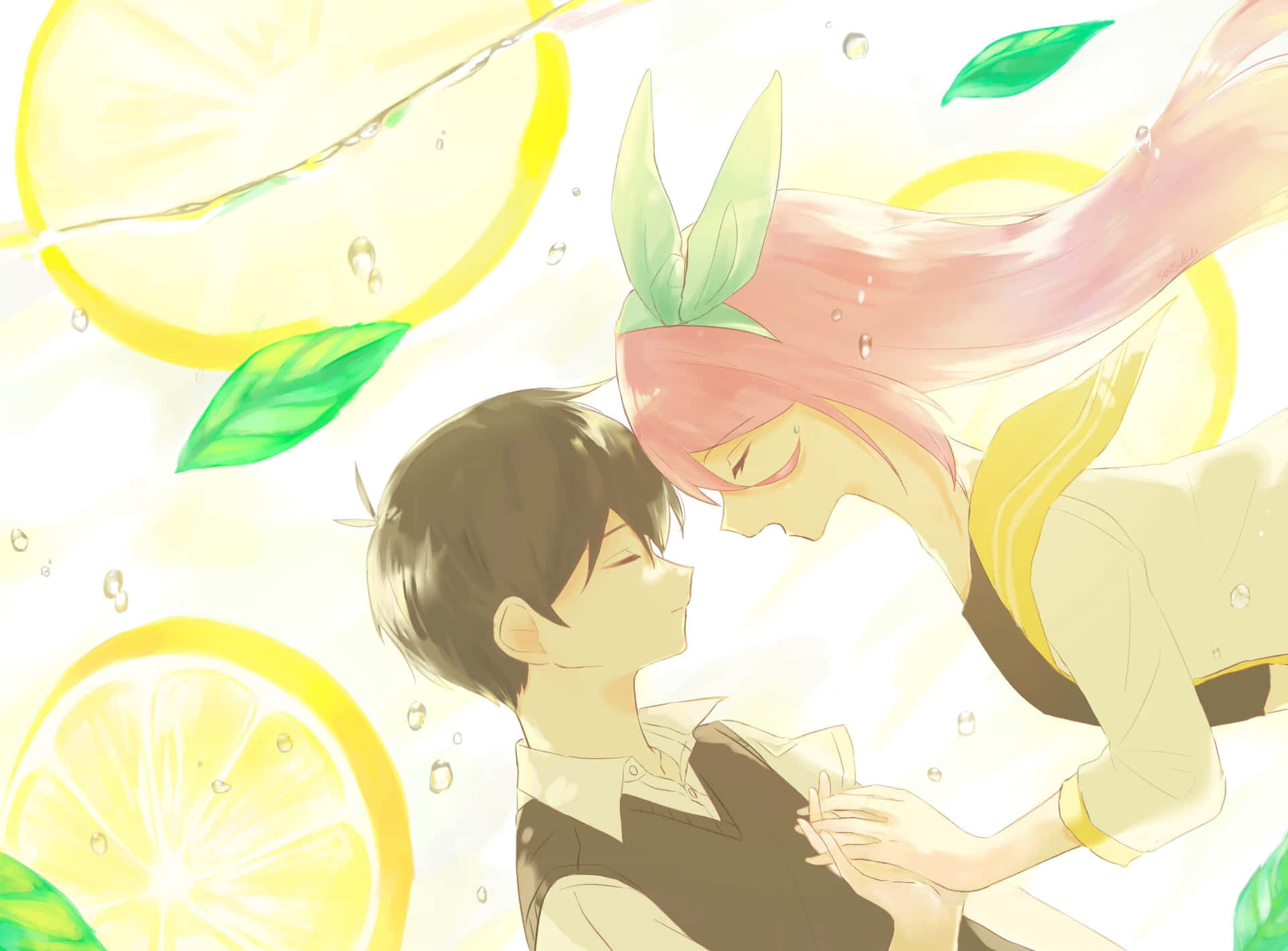 omori 桌布 壁紙 — 一對溫柔的動漫情侶在漂浮的檸檬片和綠葉之間，於明亮陽光的場景中分享片刻。