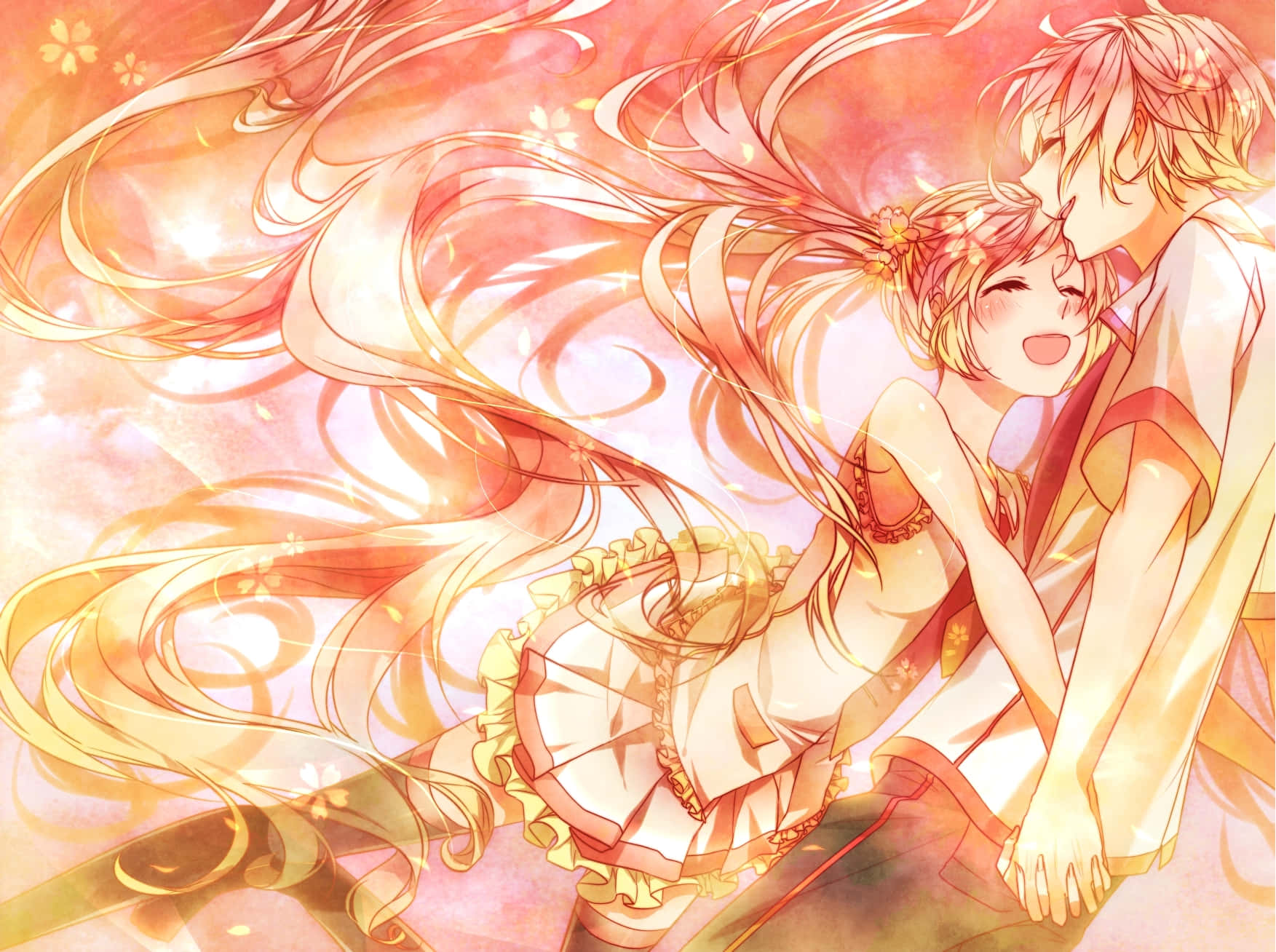 Sakura Miku 桌布 壁紙 — 一對溫柔的動漫情侶在燦爛的橙色天空下擁抱，頭髮飄逸，櫻花飄落。