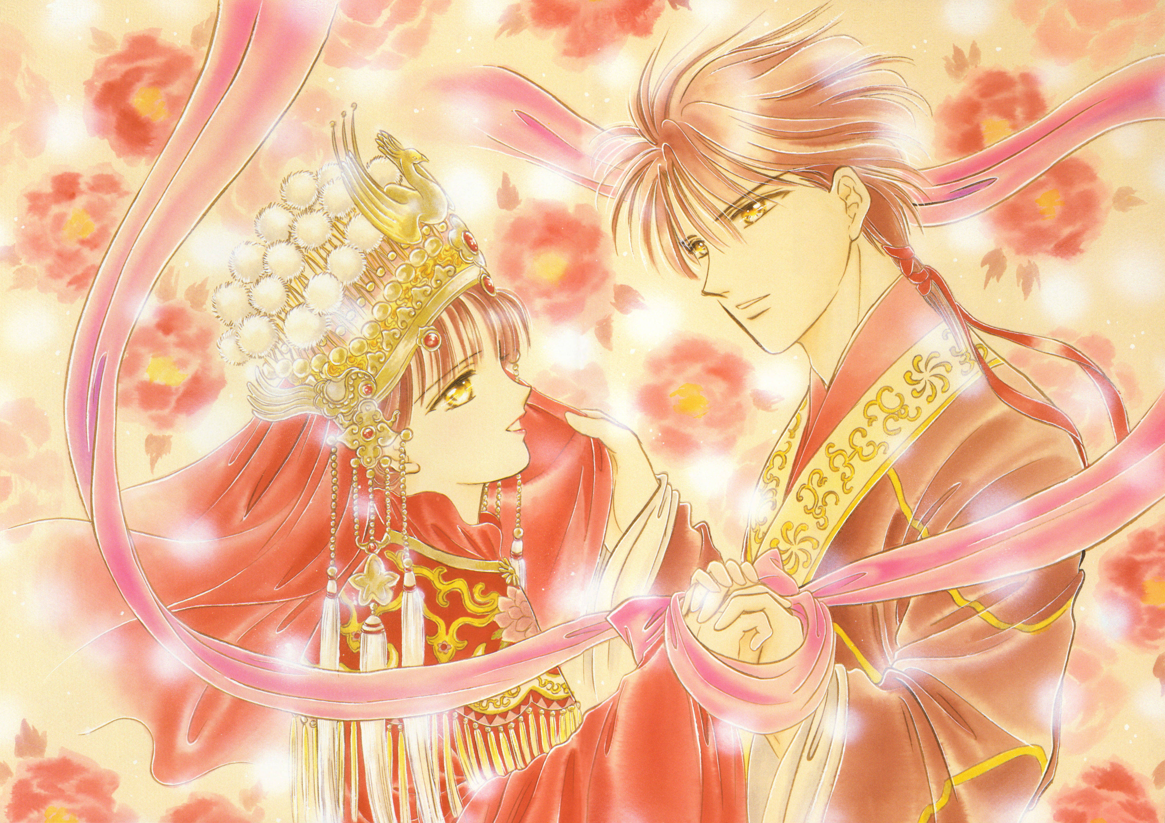 Fushigi Yuugi 桌布 壁紙 — 一對溫柔的動漫情侶穿著華麗的紅色和金色婚禮服飾，在飄浮的粉紅花瓣和閃爍的光芒中分享浪漫時刻。
