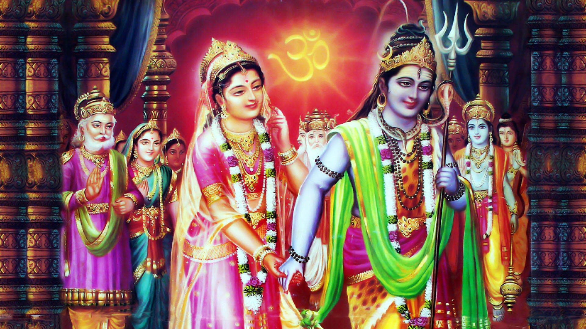Shiv Parivar 桌布 壁紙 — 一對神聖夫婦身著鮮豔傳統服飾，在神聖符號和侍從的陪伴下，於華麗寺廟環境中，在耀眼的紅光下手牽手站立。