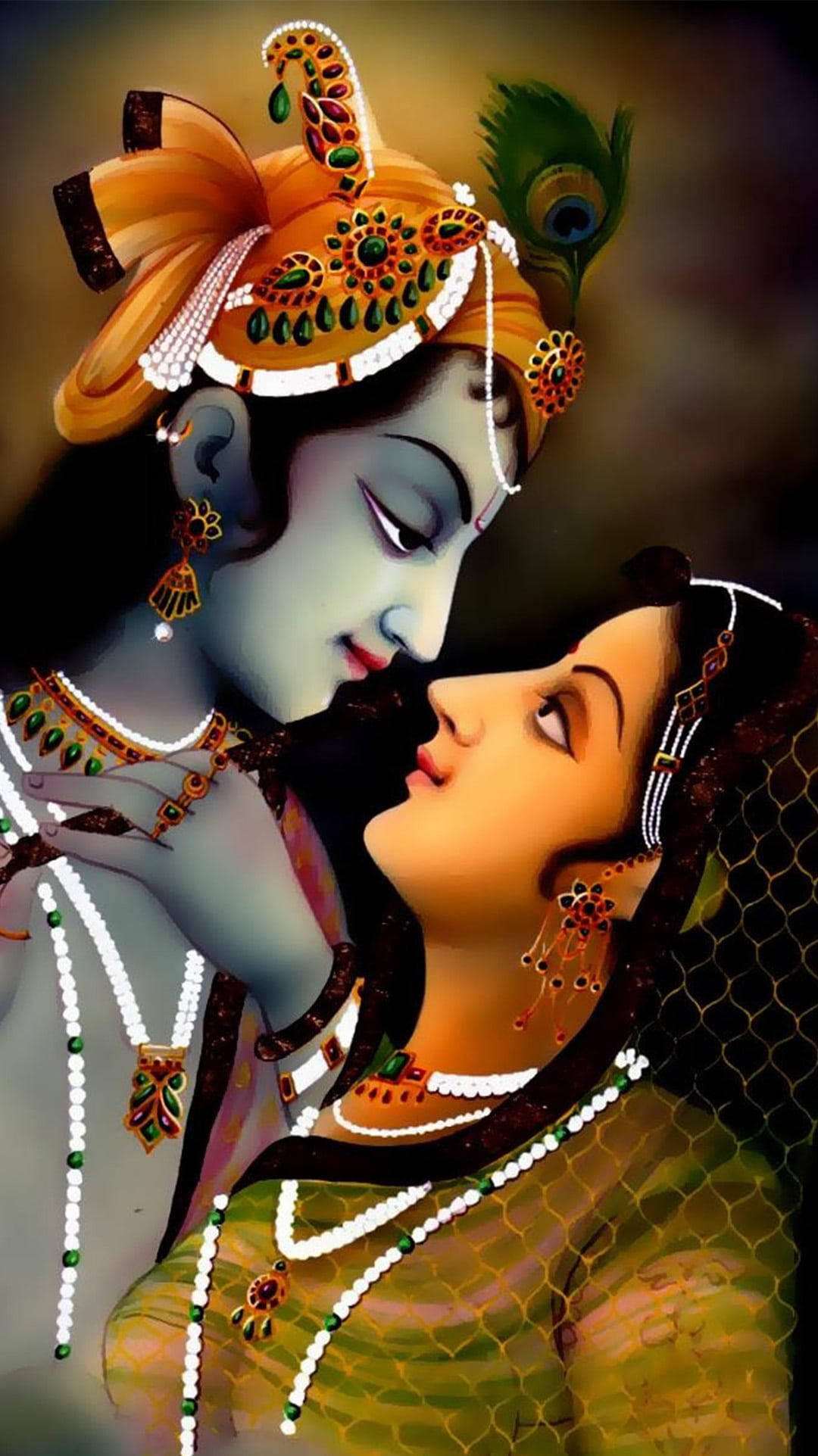 krishna ji 桌布 壁紙 — 一對神聖的夫婦穿著華麗的傳統服飾，在溫暖的金色燈光下分享親密時刻。