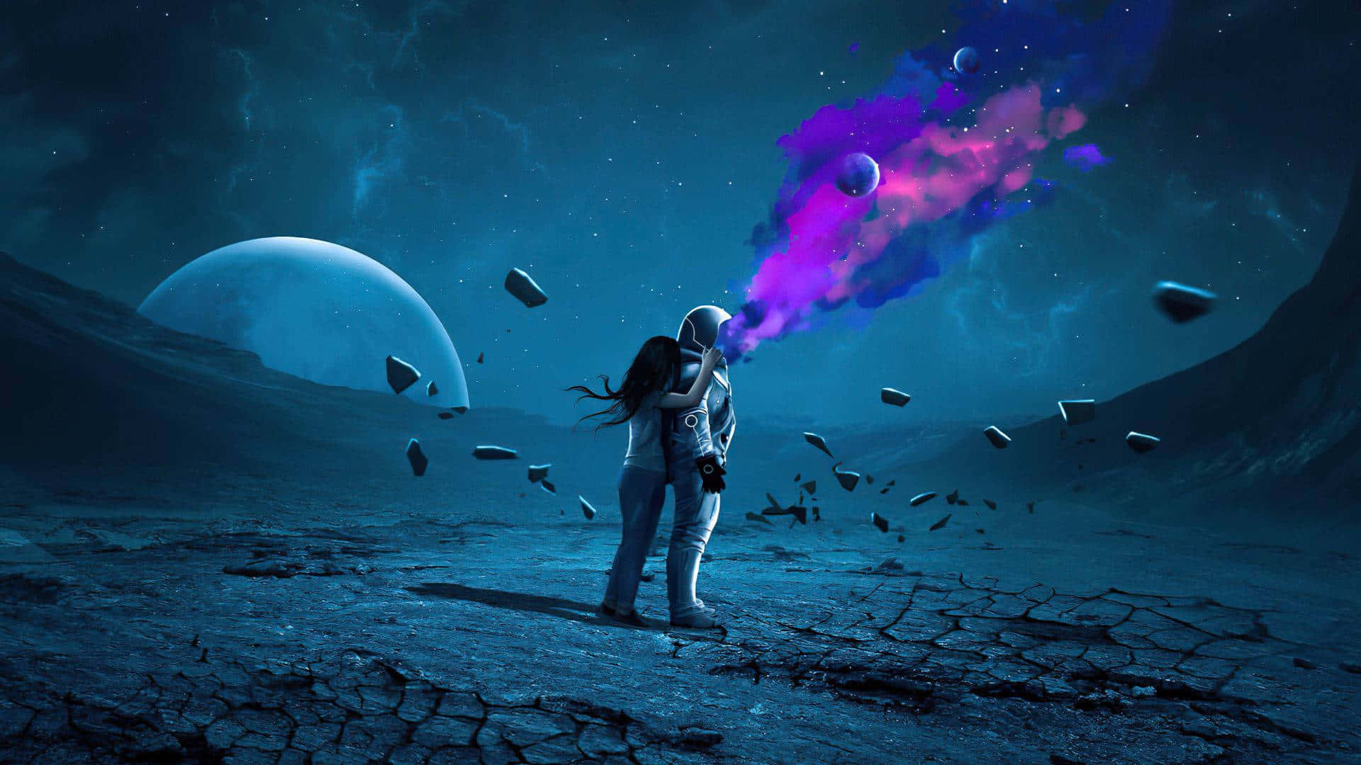 Amazing Astronaut 桌布 壁紙 — 一對穿著太空衣的情侶在一個破裂的外星行星上擁抱，在發光的月亮下，他們的親吻中噴發出充滿活力的宇宙煙霧。