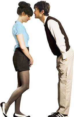 Love Couple 桌布 壁紙 — 一對穿著復古服裝的年輕情侶，在純色背景前，彼此靠近面對面，處於溫柔親密的時刻。