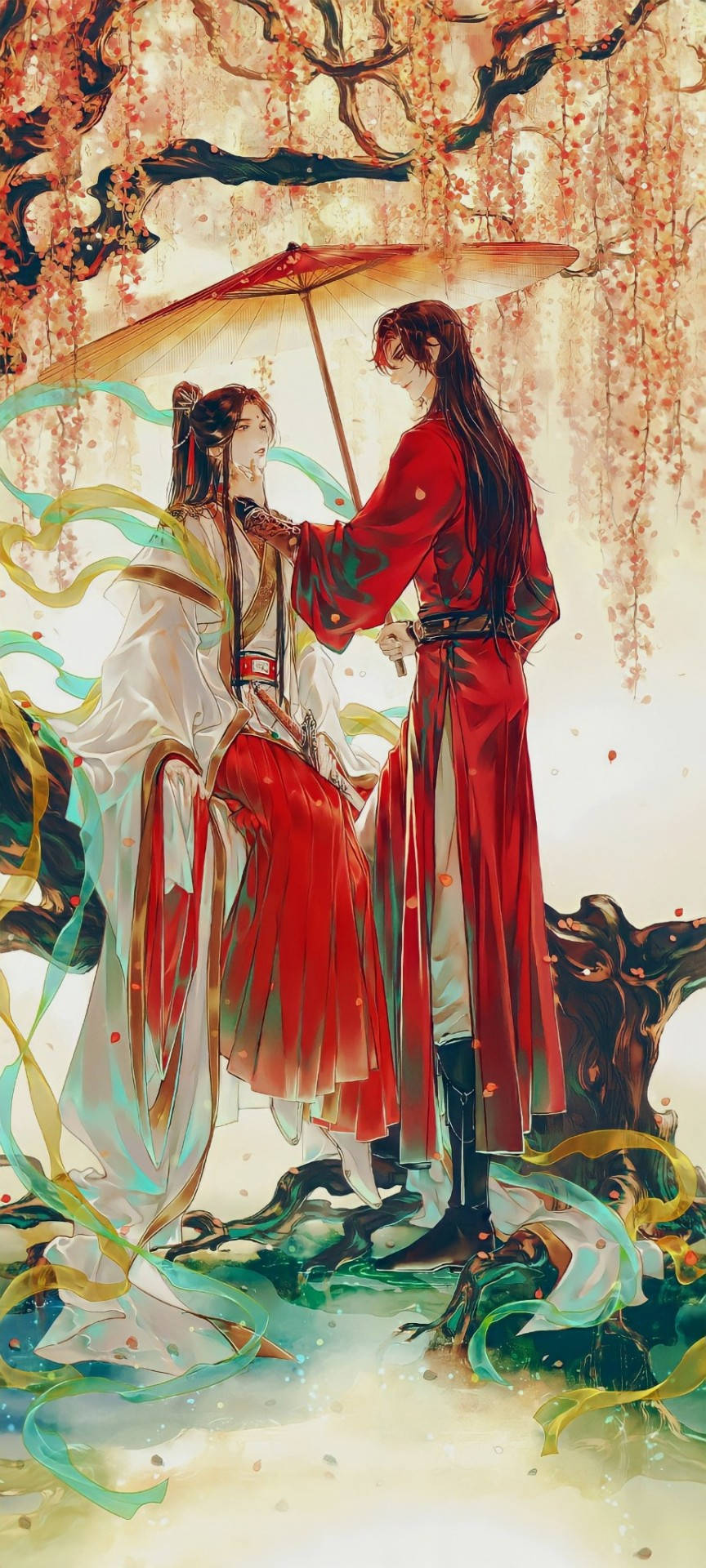 花城 桌布 壁紙 — 一對穿著飄逸紅白長袍的情侶站在盛開的樹下，共用一把傘，彩色絲帶在他們周圍旋轉。