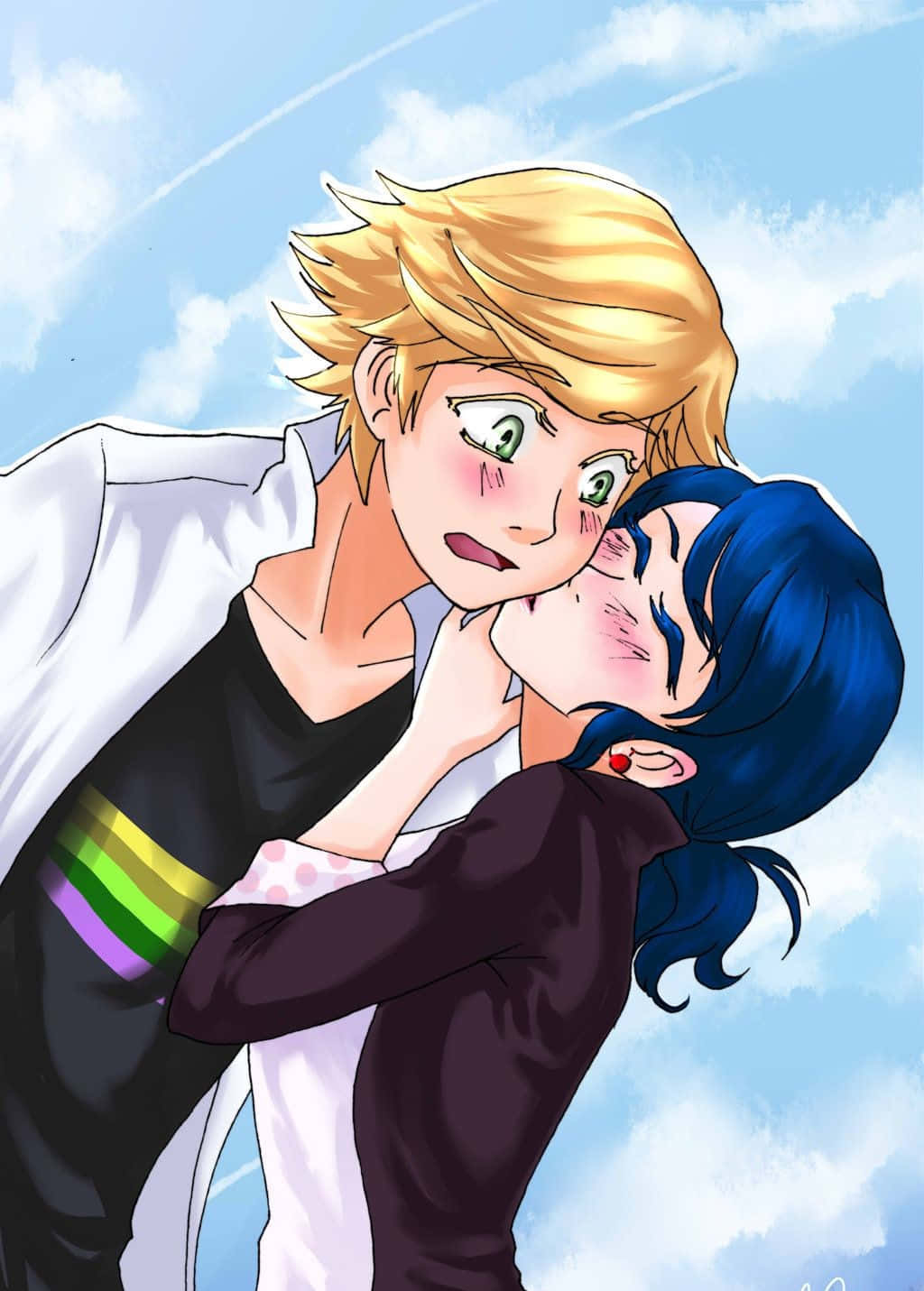 Marinette 桌布 壁紙 — 一對金髮和藍髮的動漫情侶在藍天白雲下深情接吻。