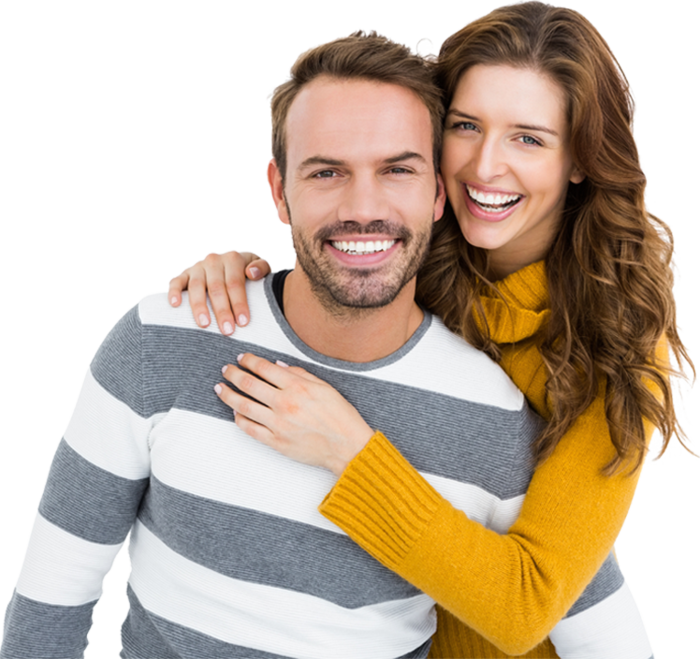 Couples 桌布 壁紙 — 一對開心的情侶在純黑背景中溫暖地擁抱，燦爛的笑容散發出幸福和愛意。