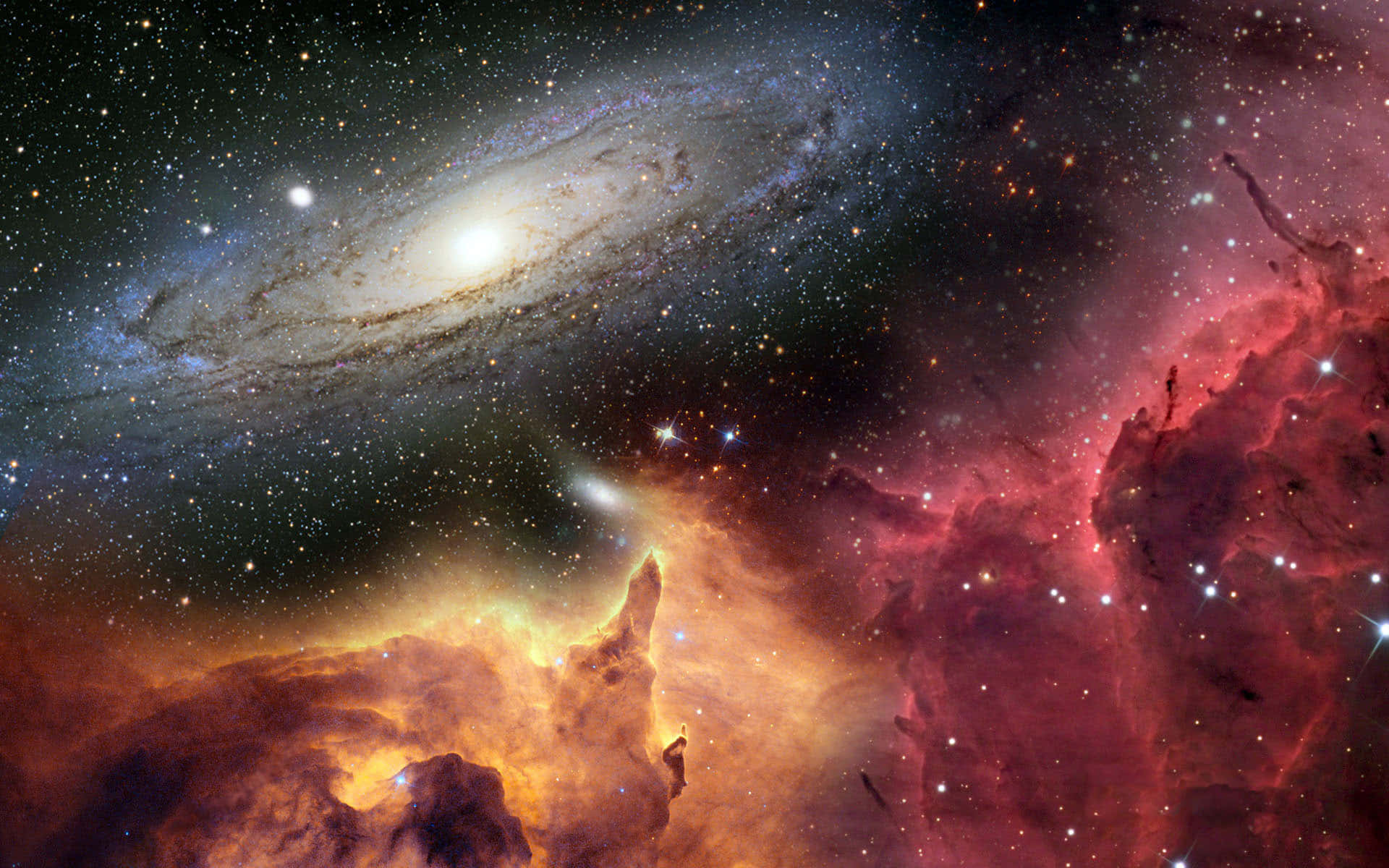 宇宙 桌布 壁紙 — 一幅令人嘆為觀止的宇宙景觀，展示了一個螺旋星系在火紅與金色星雲旁閃耀，星雲中點綴著無數星辰。