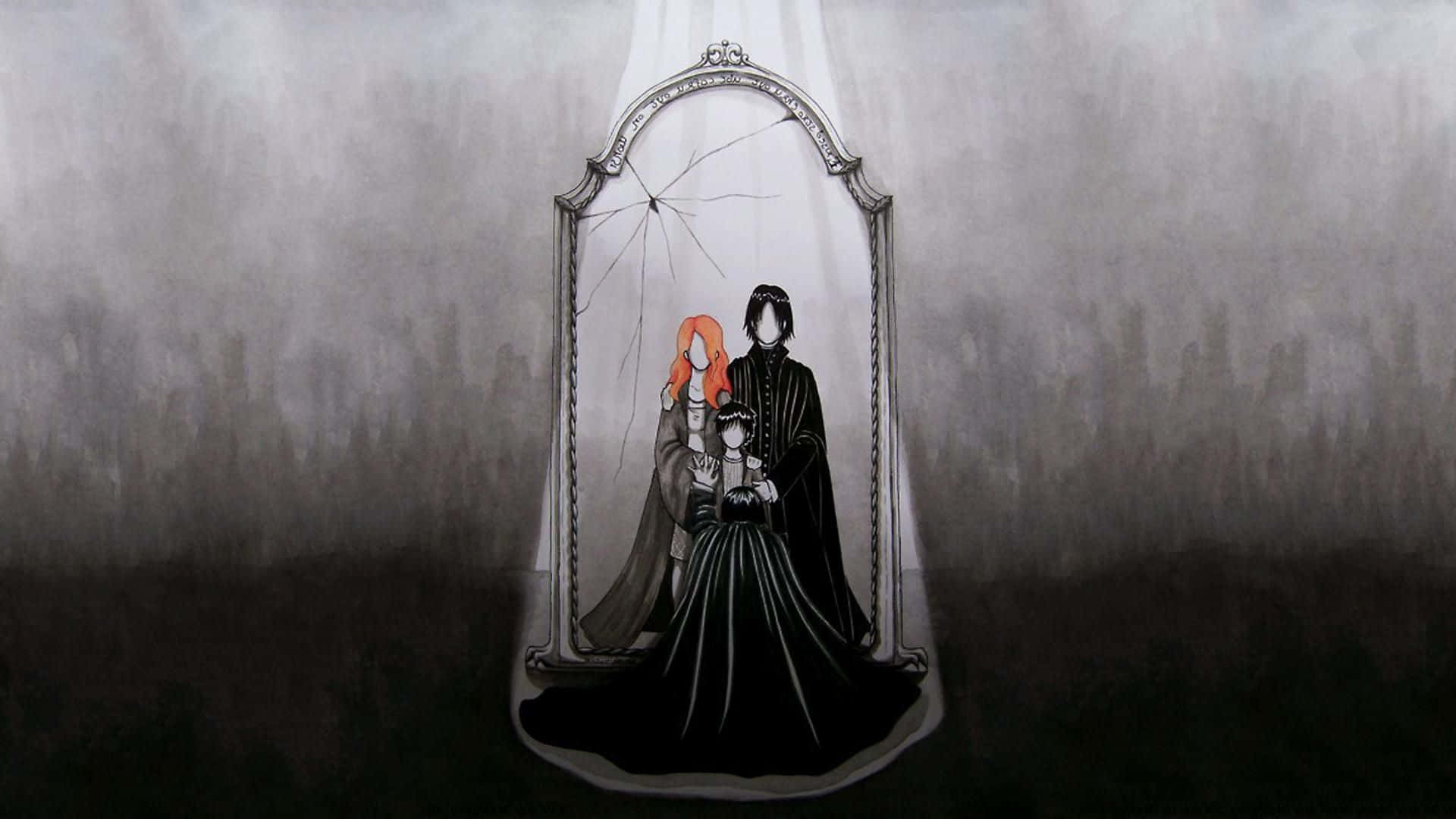 Harry Potter Black And White 桌布 壁紙 — 一幅令人難忘的動漫風格插圖，描繪三個人物在一個破裂的華麗鏡子中，背景是霧濛濛的灰色。