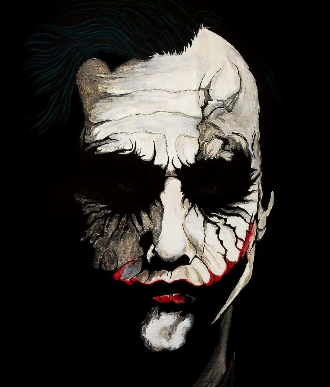 Joker Painting 桌布 壁紙 — 一幅令人難忘的小丑畫像，臉上佈滿裂紋的白色面孔、紅唇和深色頭髮，背景為黑色。