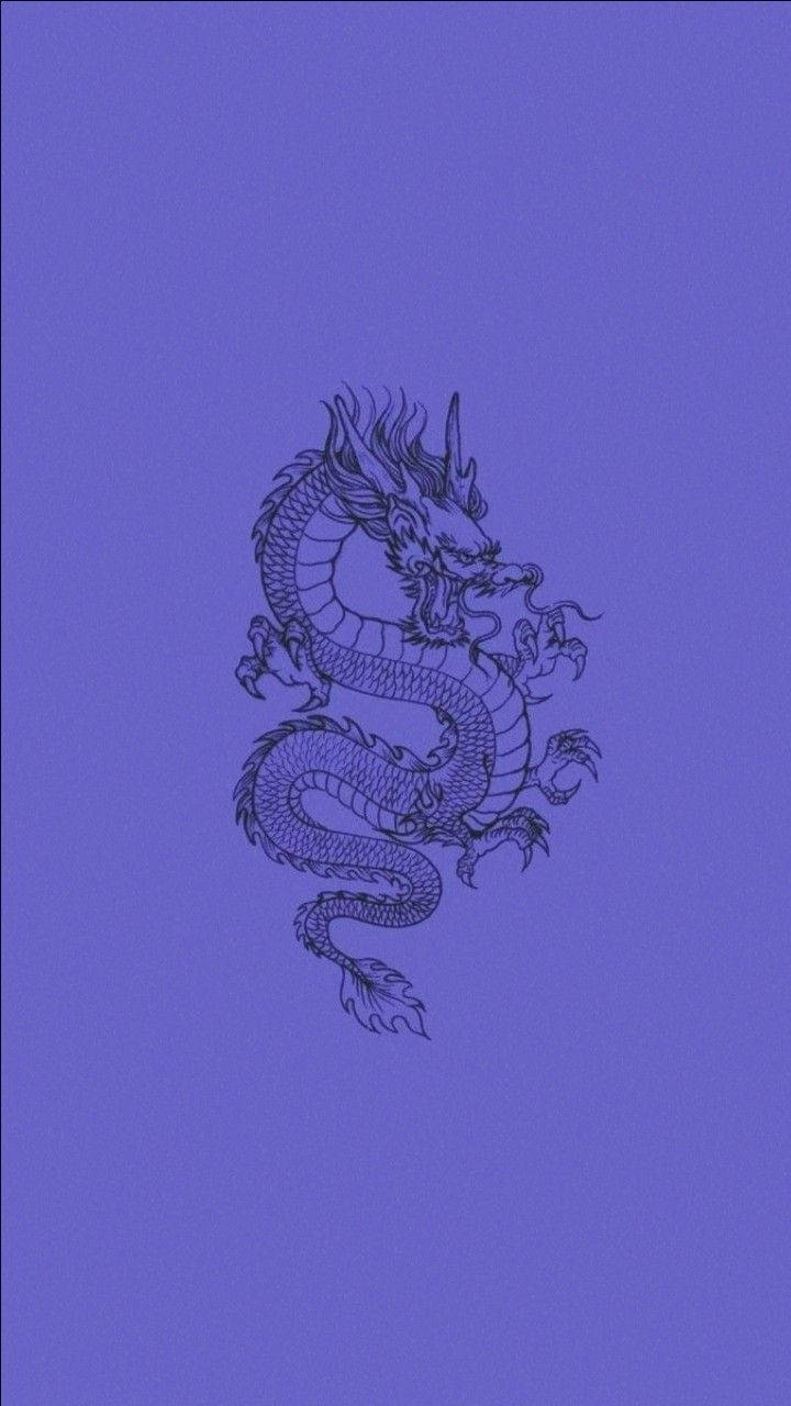 日式龍 桌布 壁紙 — 一幅以深色線條繪製的風格化龍插圖，在純紫色背景上優雅地盤繞。