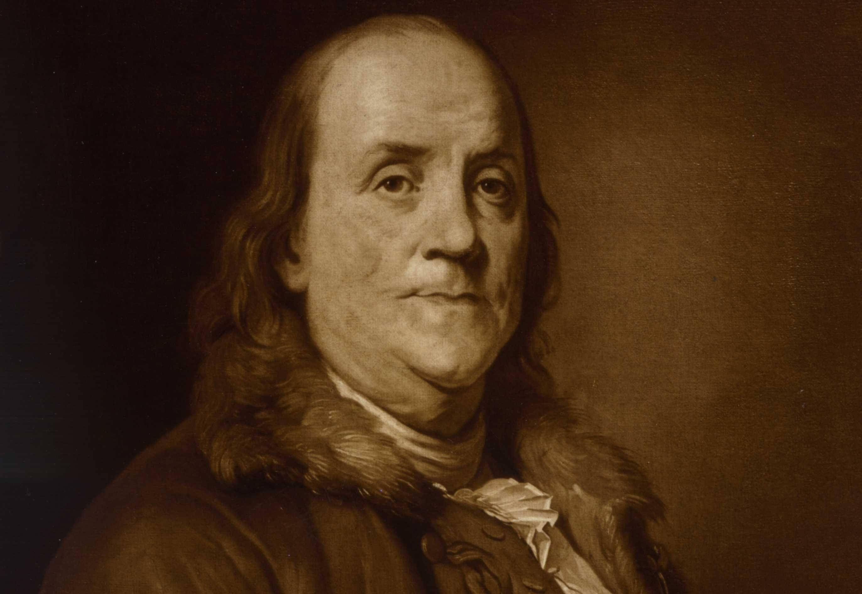 Franklin 桌布 壁紙 — 一幅以深色背景為襯托、描繪班傑明·富蘭克林長髮及毛邊外套的棕褐色調油畫肖像。