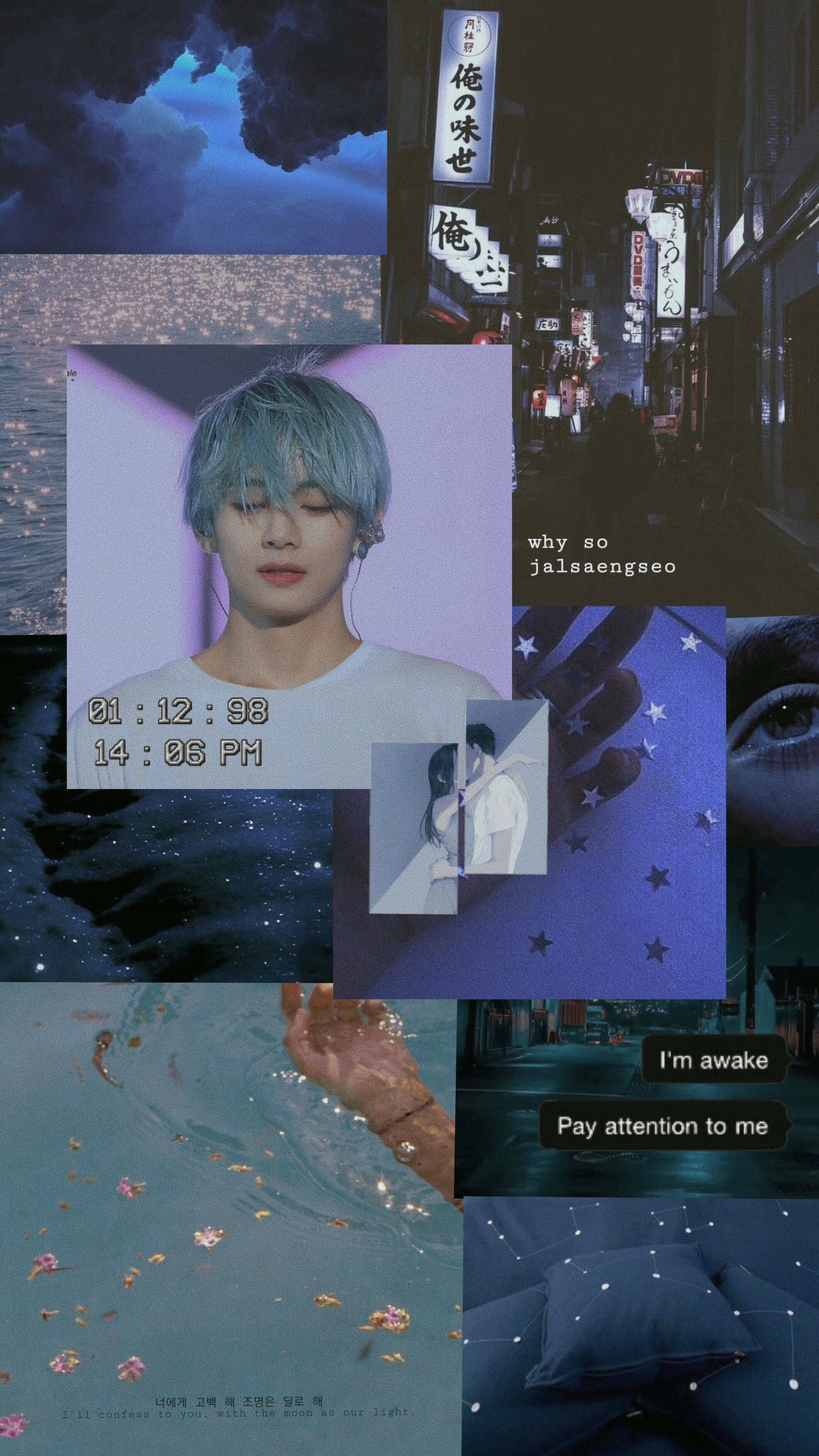 Kpop Aesthetic 桌布 壁紙 — 一幅充滿氛圍感的數位拼貼畫，描繪了一位藍髮人物、城市夜景、星空以及深藍色和紫色調中飄浮的花瓣。