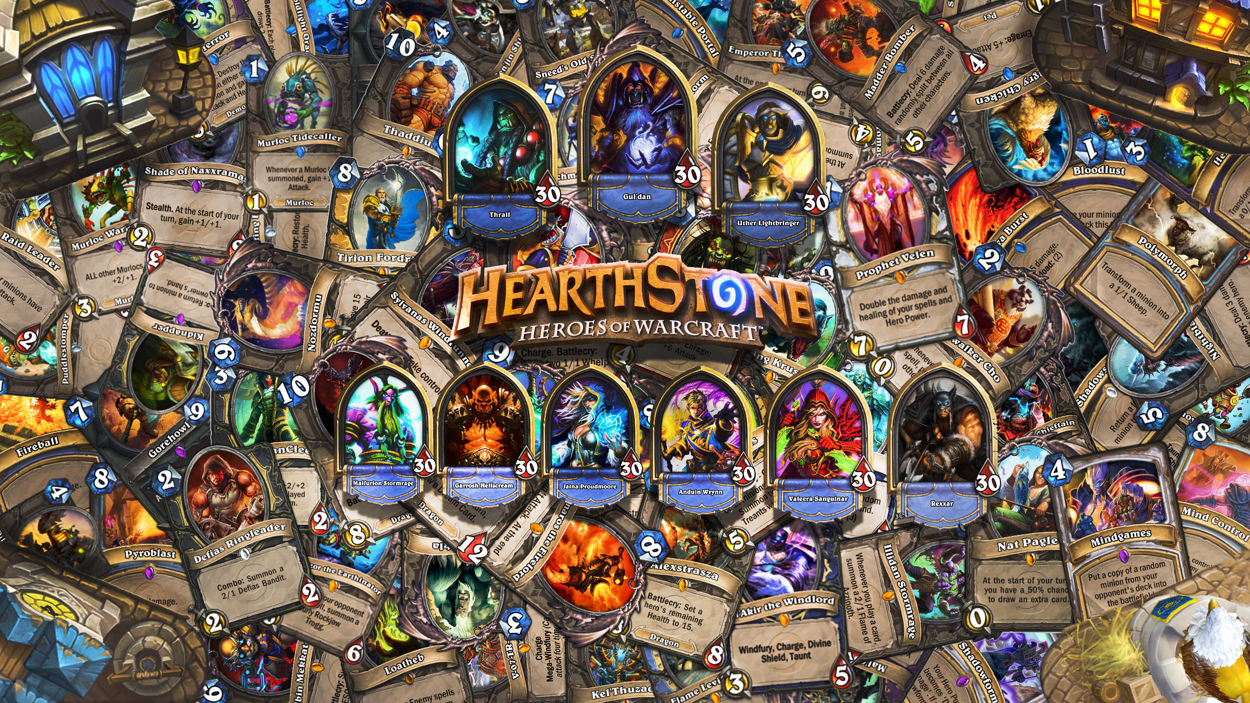 2560 x 1440 hearthstone 桌布 壁紙 — 一幅充滿活力的《爐石戰記》收藏卡拼貼畫，卡片呈扇形展開，遊戲標誌置中。