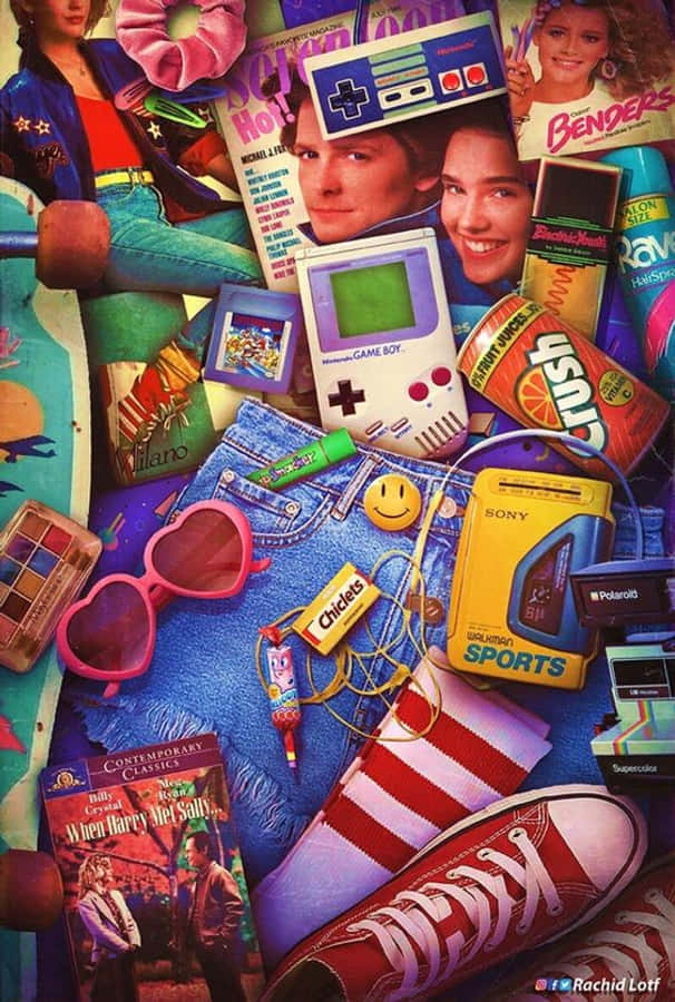 80s iPhone 桌布 壁紙 — 一幅充滿活力的1990年代流行文化圖標拼貼畫，包括Game Boy、Converse運動鞋和復古雜誌。