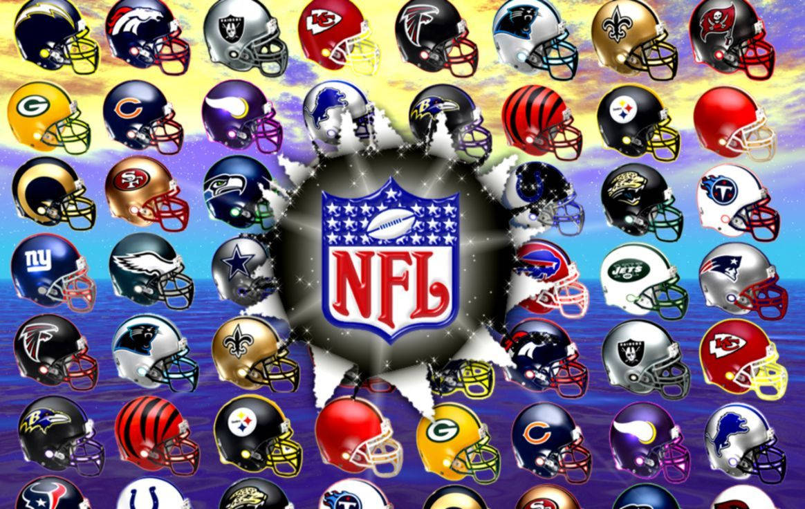 HD Football 桌布 壁紙 — 一幅充滿活力的拼貼畫，NFL 球隊頭盔從中央的 NFL 標誌向外輻射，背景是色彩繽紛的天空。