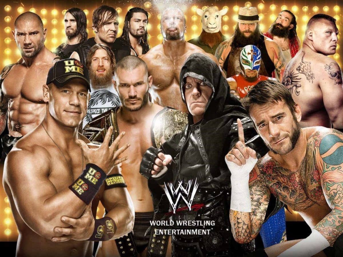 WWE 桌布 壁紙 — 一幅充滿活力的拼貼畫，WWE摔角手在閃耀的舞台背景下自信地擺姿勢，展示冠軍腰帶和紋身。
