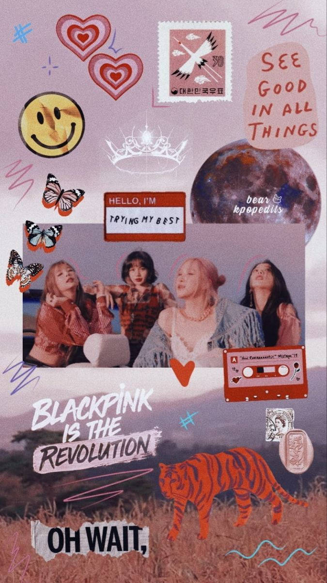 BLACKPINK 桌布 壁紙 — 一幅充滿活力的拼貼畫，以粉彩背景襯托，BLACKPINK 成員被心形、蝴蝶、老虎、卡式錄音帶和勵志語句包圍。