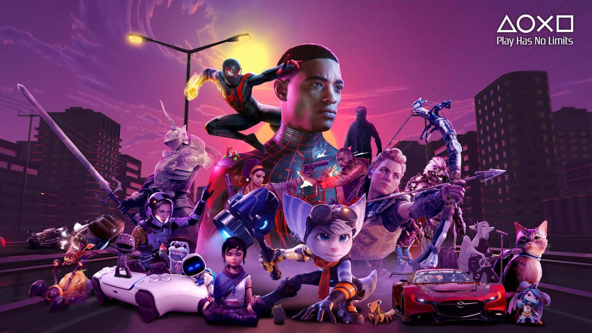 Ps5 Games 桌布 壁紙 — 一幅充滿活力的數位藝術拼貼畫，描繪蜘蛛人和 Sackboy 等 PlayStation 角色在日落時分霓虹閃爍的城市景觀前英勇擺姿勢。