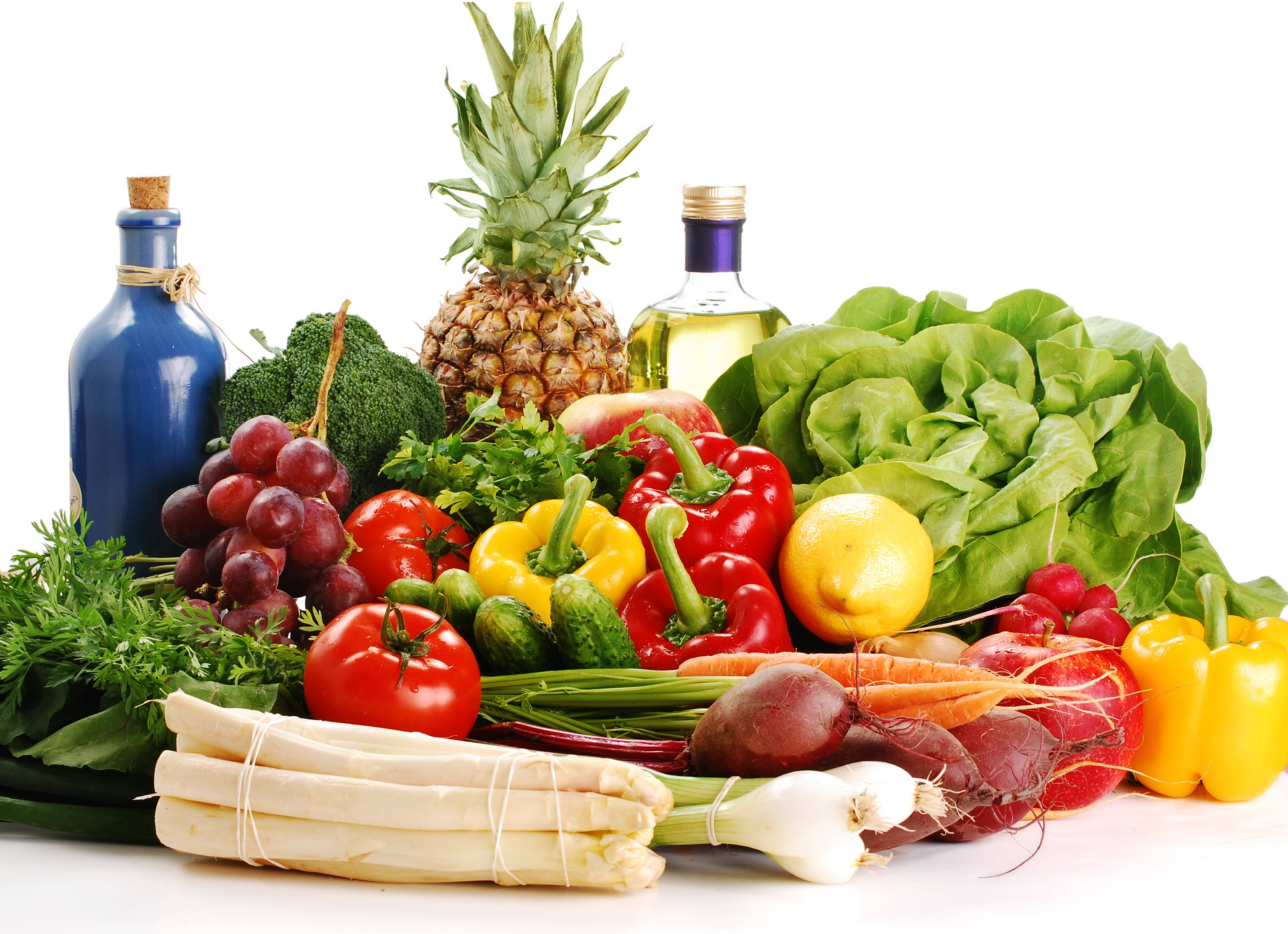 Vegetable 桌布 壁紙 — 一幅充滿活力的新鮮農產品靜物畫，包括鳳梨、葡萄、番茄和生菜，排列在乾淨的白色背景上。