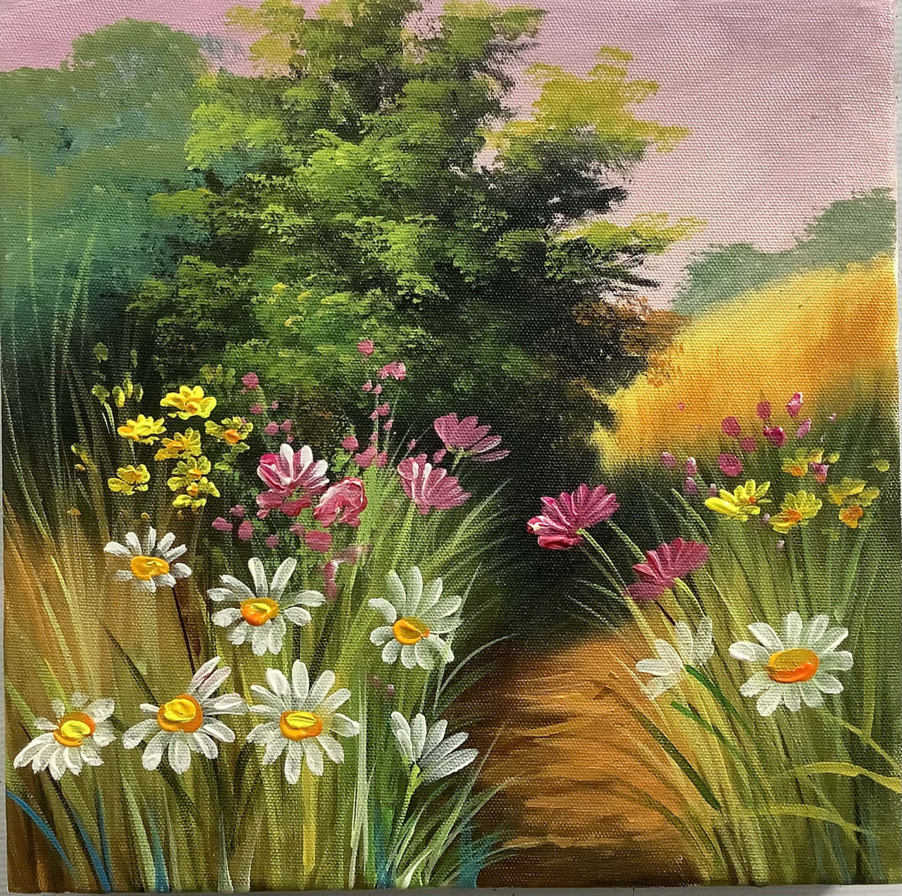 Beautiful Heaven 桌布 壁紙 — 一幅充滿活力的油畫，描繪了一條陽光明媚的草地小徑，蜿蜒穿過野花和高草，上方是柔和的粉紅色天空。