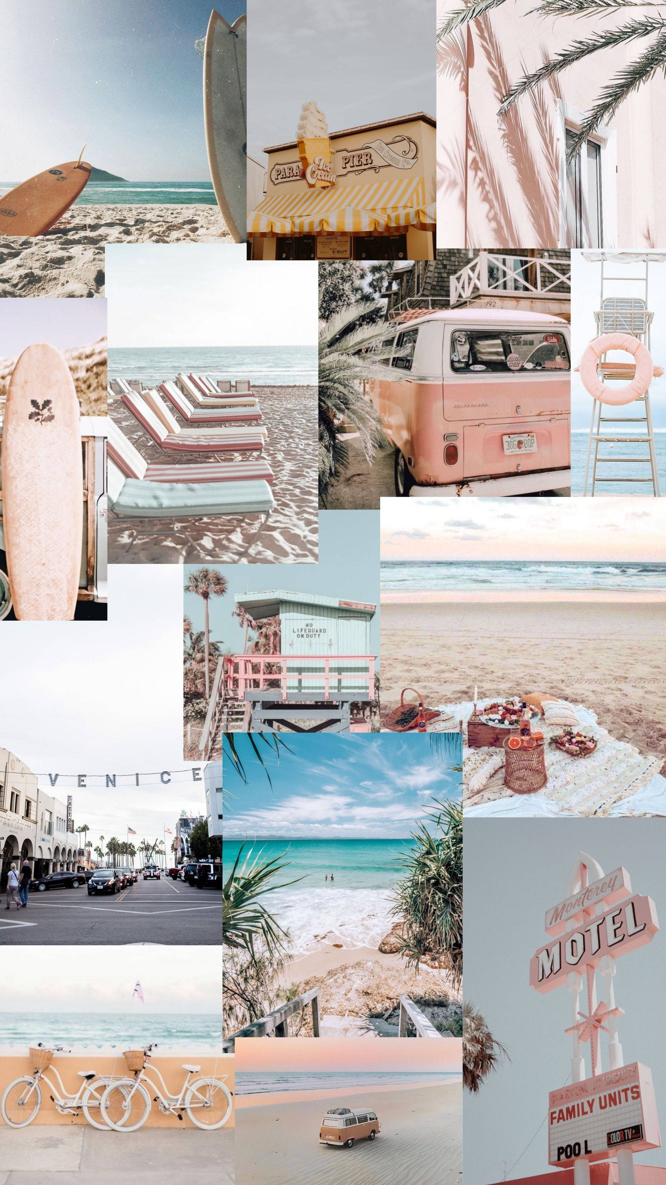 Summer Collage 桌布 壁紙 — 一幅充滿活力的海灘場景拼貼畫，包含粉紅色廂型車、衝浪板、棕櫚樹和復古汽車旅館招牌，背景是明亮的天空。