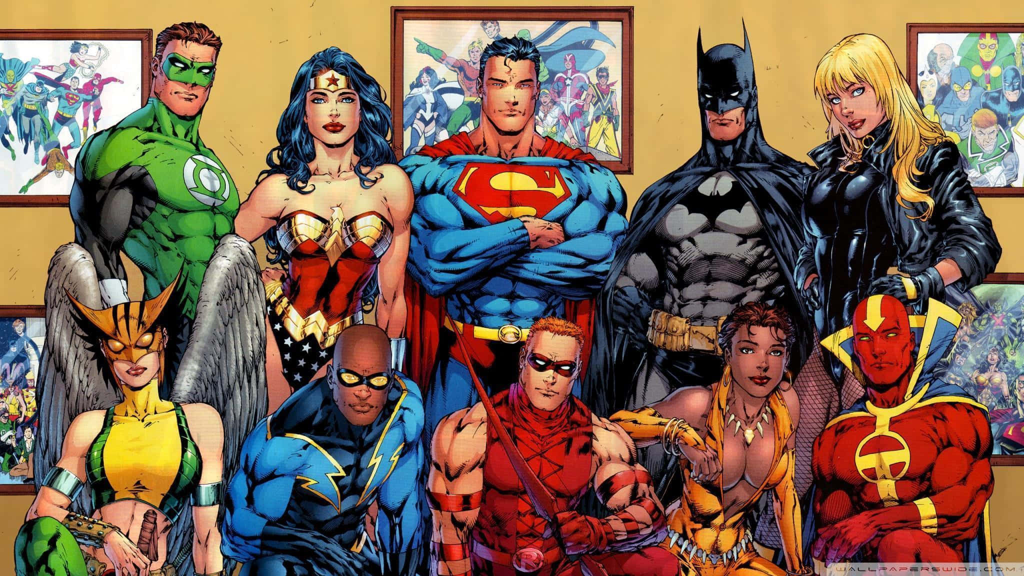 Animated Superhero Movies 桌布 壁紙 — 一幅充滿活力的漫畫書插圖，描繪了標誌性的DC超級英雄，如超人、神力女超人和蝙蝠俠，一起在畫廊環境中擺姿勢。