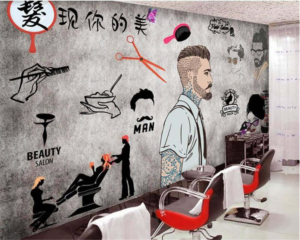 美髮沙龍 桌布 壁紙 — 一幅充滿活力的理髮店壁畫，描繪了刺青男子、剪刀和中文字，位於紋理牆壁上，配有紅色造型椅。