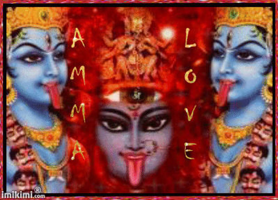 Goddess Kali 桌布 壁紙 — 一幅充滿活力的紅藍色神聖肖像，中央神祇伸出舌頭，兩側有「AMMA」和「LOVE」文字。