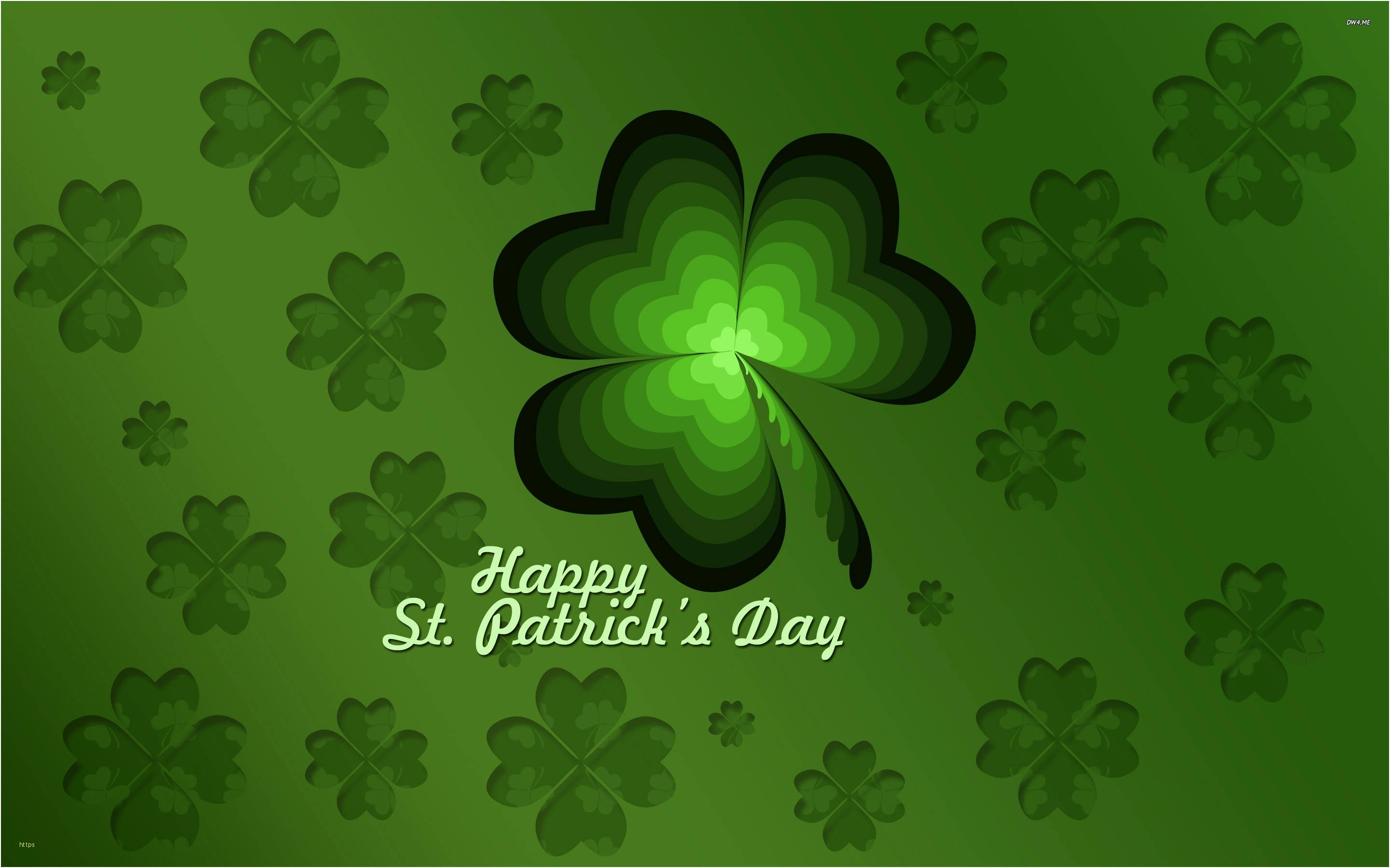 Happy St Patricks Day 桌布 壁紙 — 一幅充滿活力的綠色數位插圖，以漸變背景和節日文字為特色，展示了一個大型分層四葉草，周圍散落著較小的三葉草。