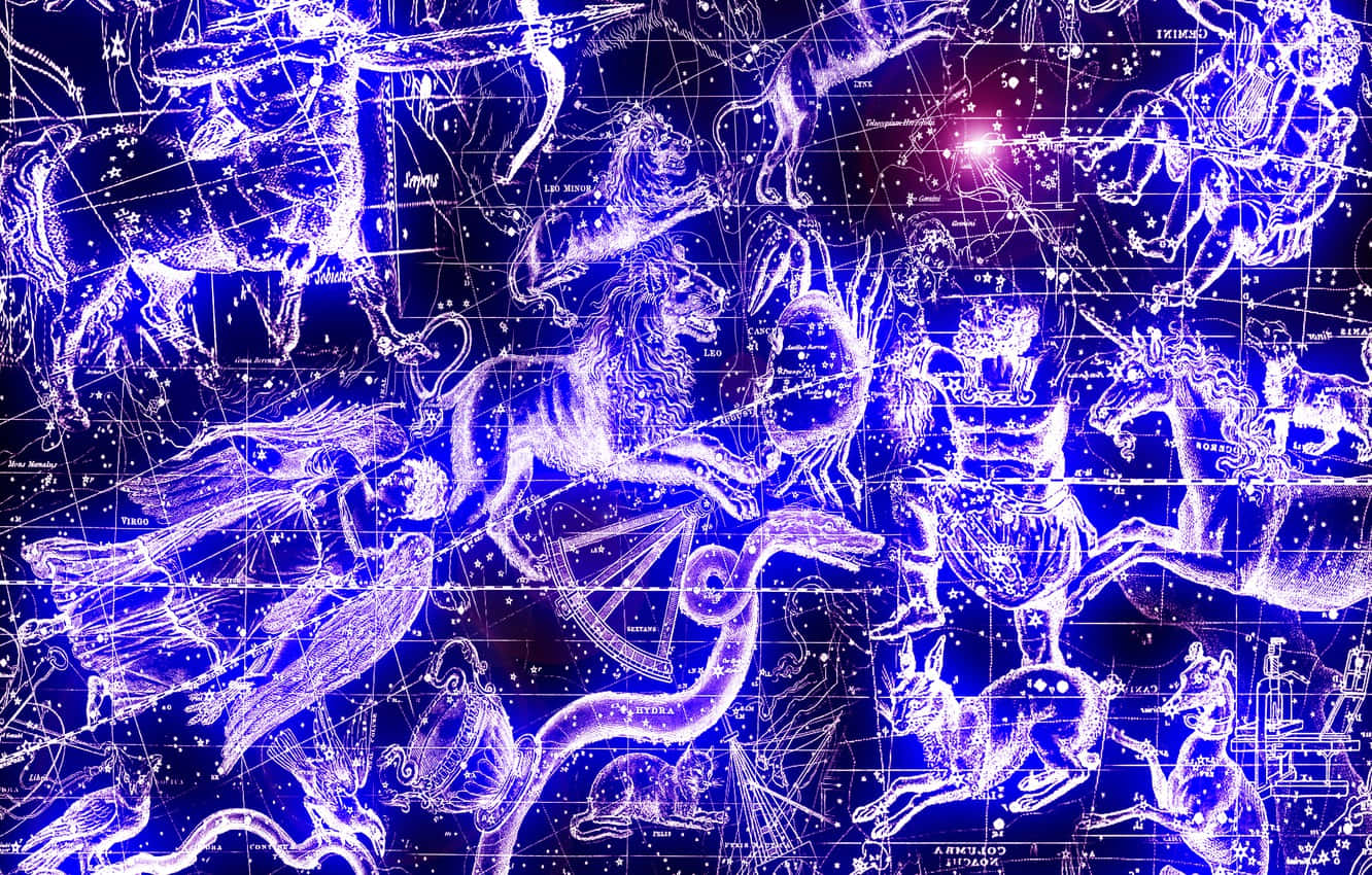 astrology 桌布 壁紙 — 一幅充滿活力的藍色天體圖，在繁星點點的夜空背景下展示發光的星座和神話人物。