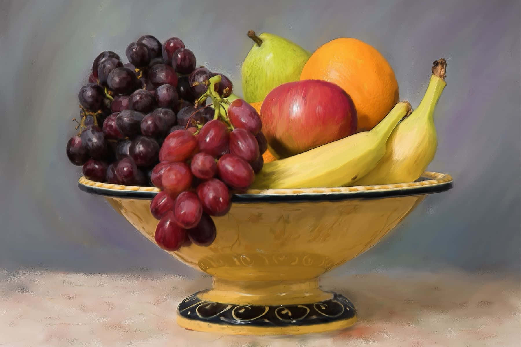 Fruits 桌布 壁紙 — 一幅充滿活力的靜物畫，描繪了各種新鮮水果放在一個帶有華麗黑色邊飾的黃色陶瓷碗中。