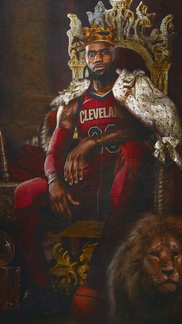 King LeBron James 桌布 壁紙 — 一幅勒布朗·詹姆斯身穿克里夫蘭球衣、坐在華麗王座上、腳邊有獅子的威嚴肖像。