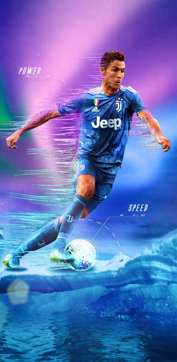 Ronaldo 桌布 壁紙 — 一幅動態數位藝術描繪克里斯蒂亞諾·羅納度身穿藍色尤文圖斯球衣，在充滿活力的紫色和藍色抽象背景前，以動態模糊效果盤球。
