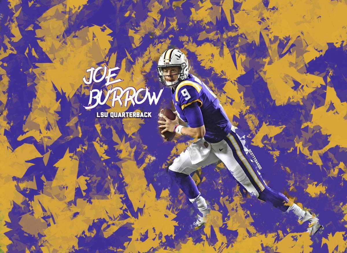 Joe Burrow 桌布 壁紙 — 一幅動態的數位藝術插圖，描繪LSU四分衛喬·伯羅正在投球，背景是充滿活力的紫色和金色抽象圖案。