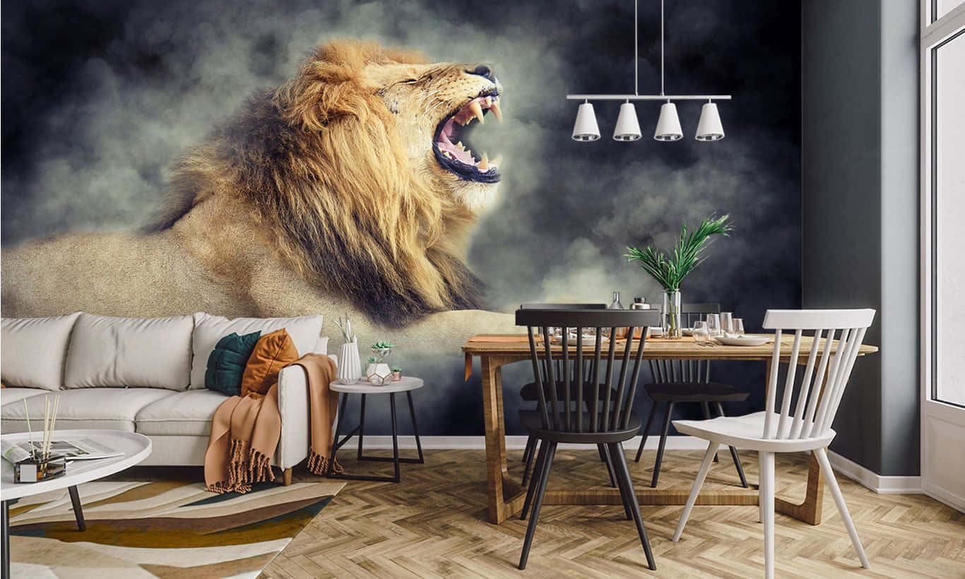 Roaring Lion 桌布 壁紙 — 一幅咆哮獅子壁紙主導了現代餐廳，配以木地板和現代家具。