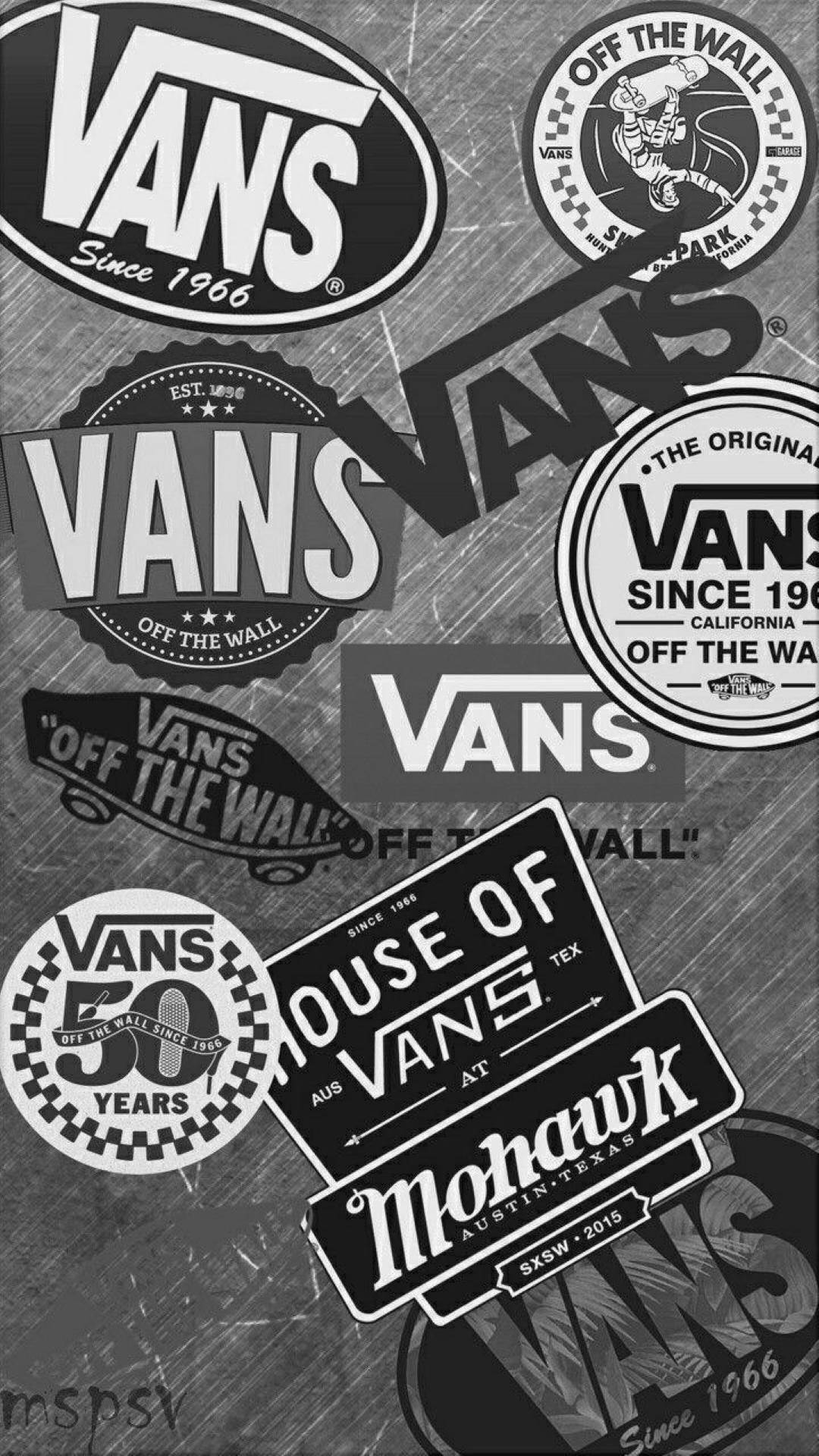 Vans Logo 桌布 壁紙 — 一幅單色拼貼畫，將Vans品牌標誌和標語疊加在紋理背景上。