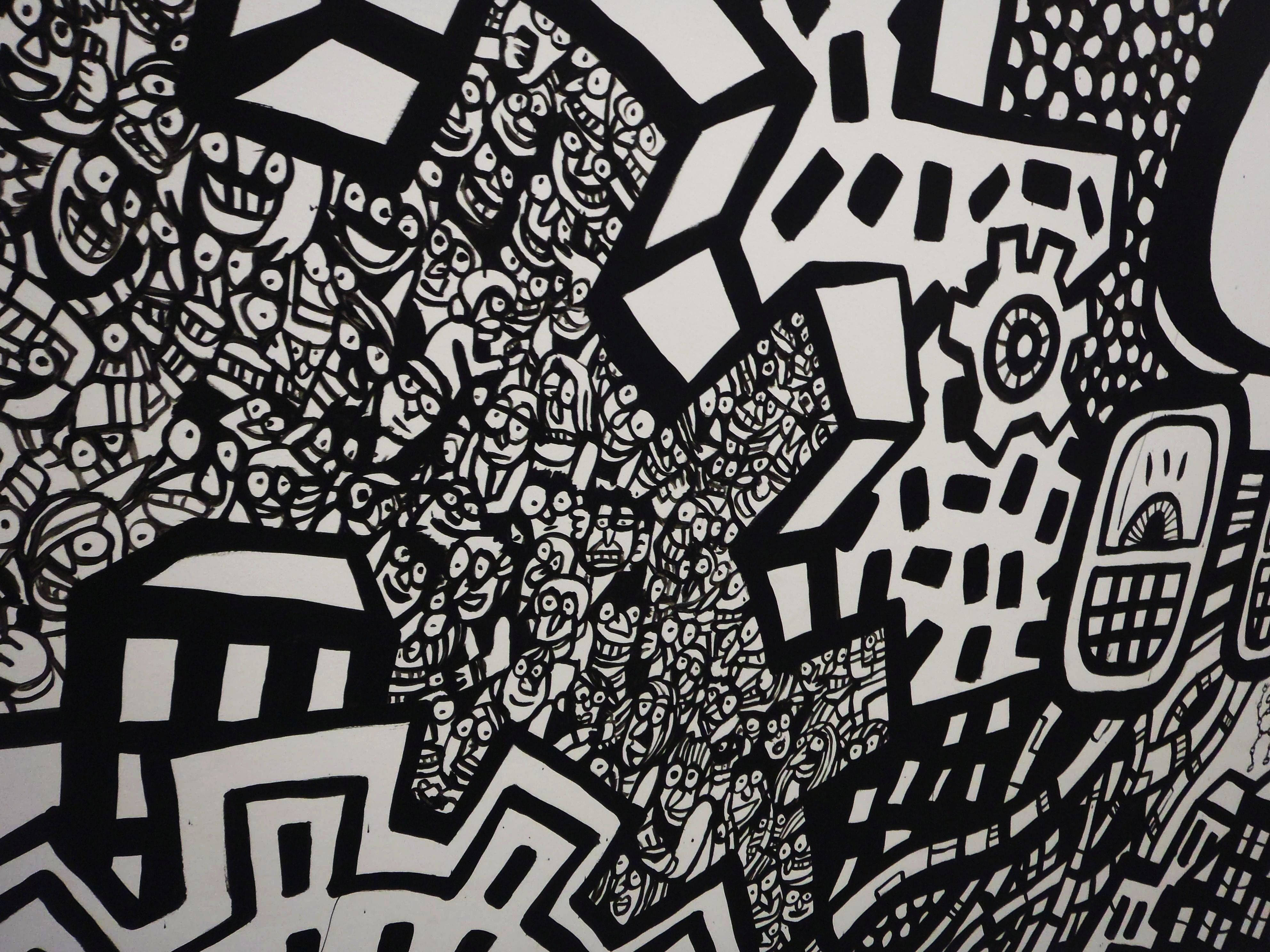 Pain Black And White 桌布 壁紙 — 一幅大膽的黑白插圖，充滿風格化的面孔、齒輪和抽象形狀，形成混亂的城市圖案。