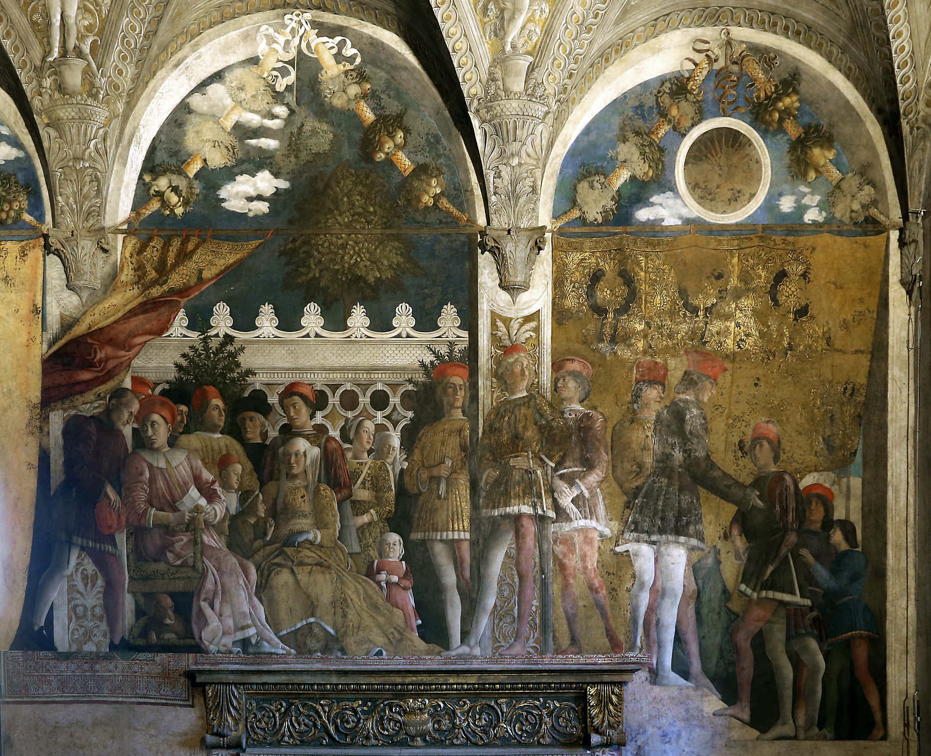 Renaissance 桌布 壁紙 — 一幅宏偉的文藝復興壁畫描繪了貴族聚會，場景設有華麗的拱形天花板，飾有鍍金細節和古典圖案。