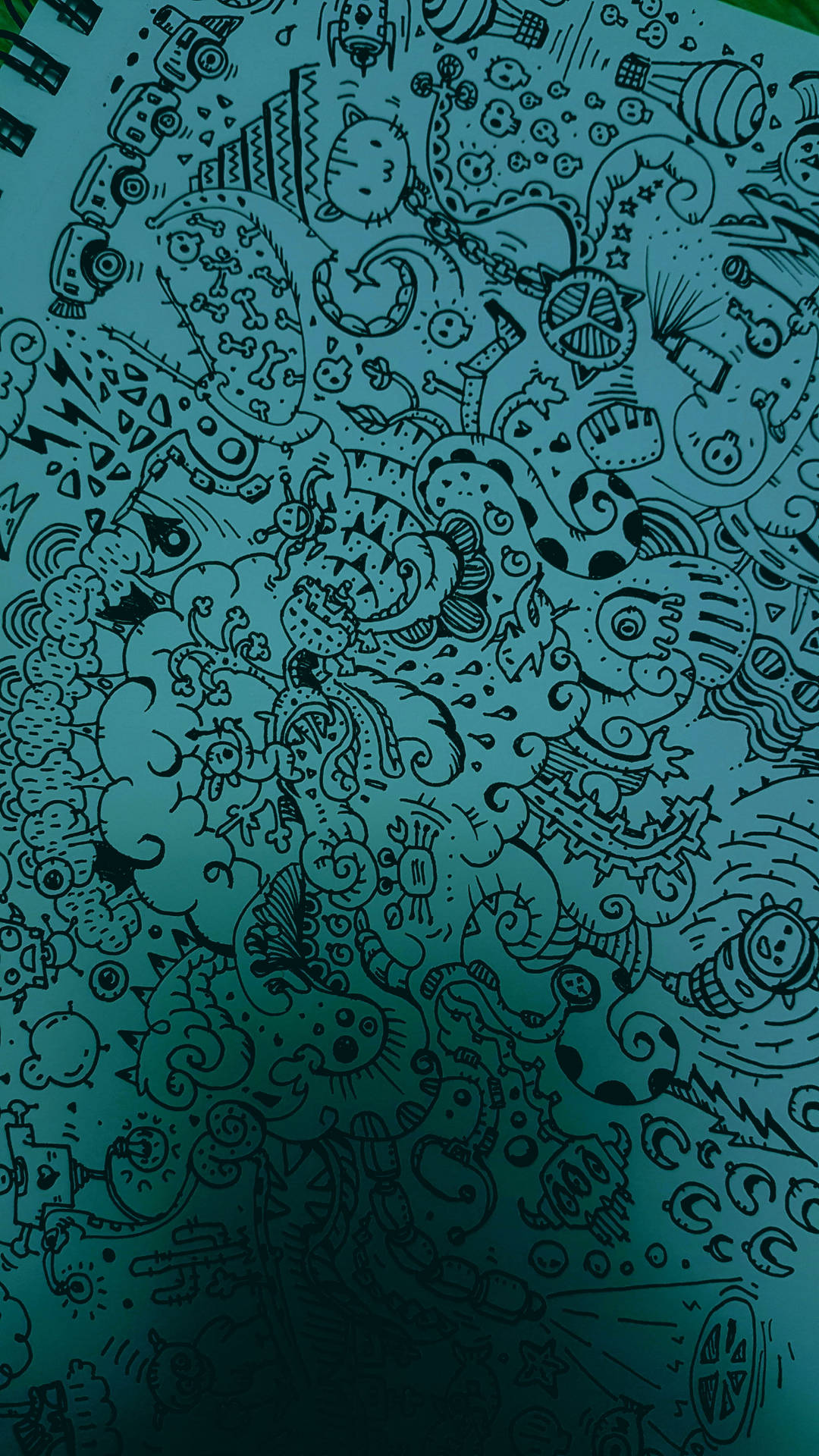 Teal 桌布 壁紙 — 一幅密集的藍綠色塗鴉拼貼畫，充滿了異想天開的卡通人物和黑色墨水的混亂圖案。