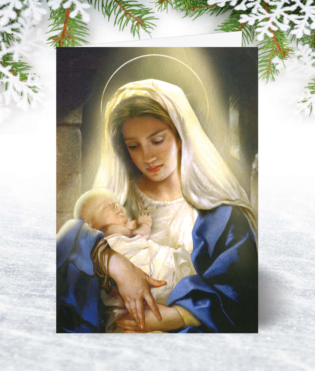 Religious Christmas 桌布 壁紙 — 一幅寧靜的宗教畫作，描繪一位頭戴光環、身穿藍色長袍的女子，在雪景和松枝背景下懷抱著熟睡的嬰兒。