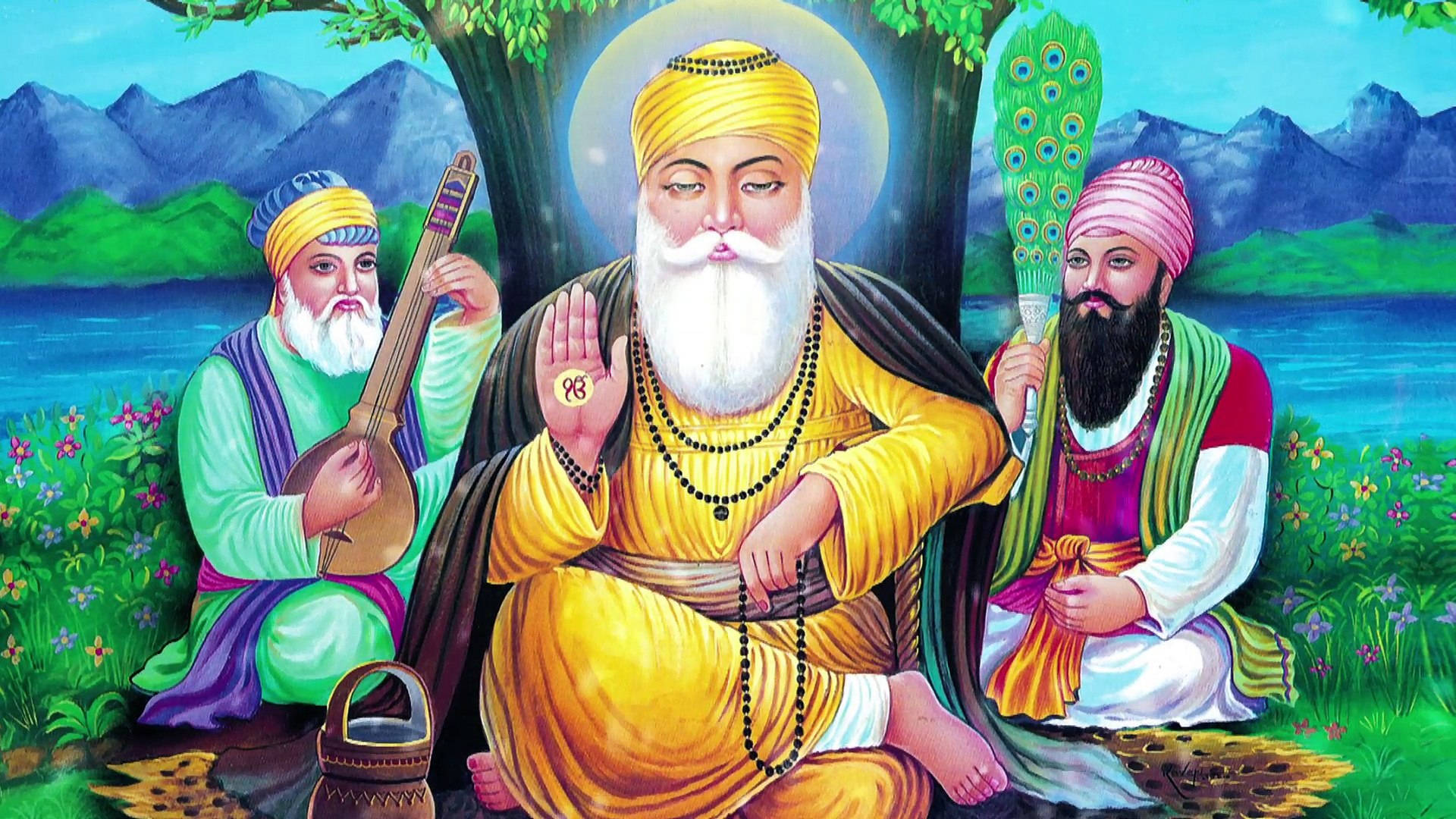 guru nanak dev ji 桌布 壁紙 — 一幅寧靜的插圖，描繪三名身穿鮮豔長袍的錫克教徒坐在湖邊的樹下，背景有山脈。