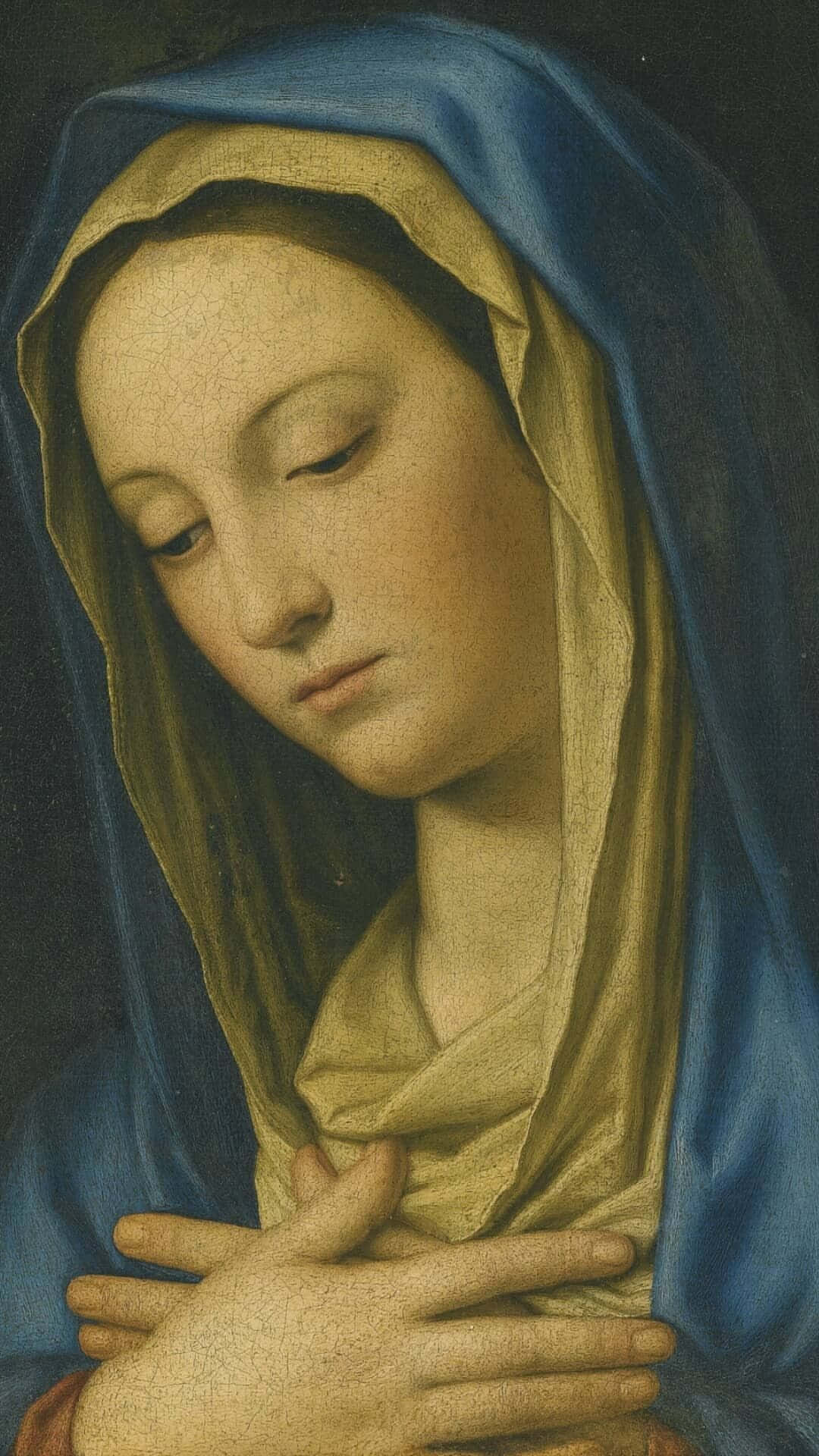 Religious Art 桌布 壁紙 — 一幅寧靜的油畫，描繪一位身穿藍色和金色長袍的女子，雙手交握於胸前，雙眼輕閉，陷入沉思。