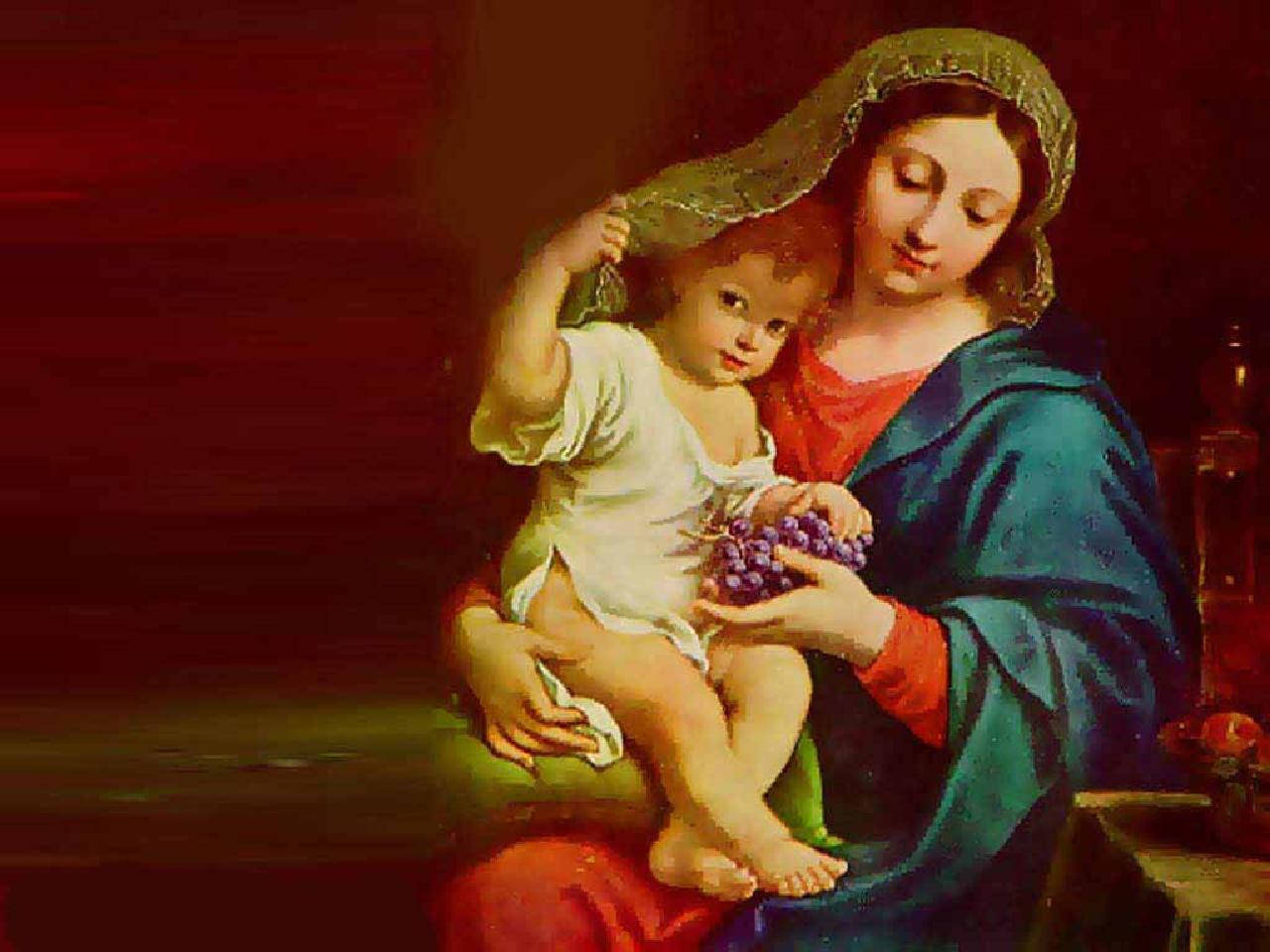 Virgin Mary 桌布 壁紙 — 一幅寧靜的油畫，描繪聖母瑪利亞身穿藍色長袍，懷抱緊握一串葡萄的基督嬰孩。