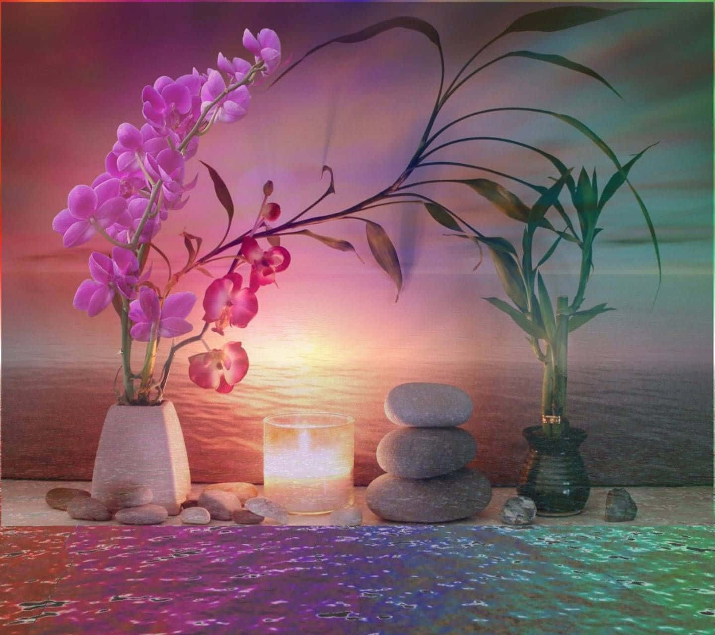 禪 桌布 壁紙 — 一幅寧靜的靜物畫，以日落為背景，粉紅色的蘭花、竹子和堆疊的石頭旁邊有一根發光的蠟燭。