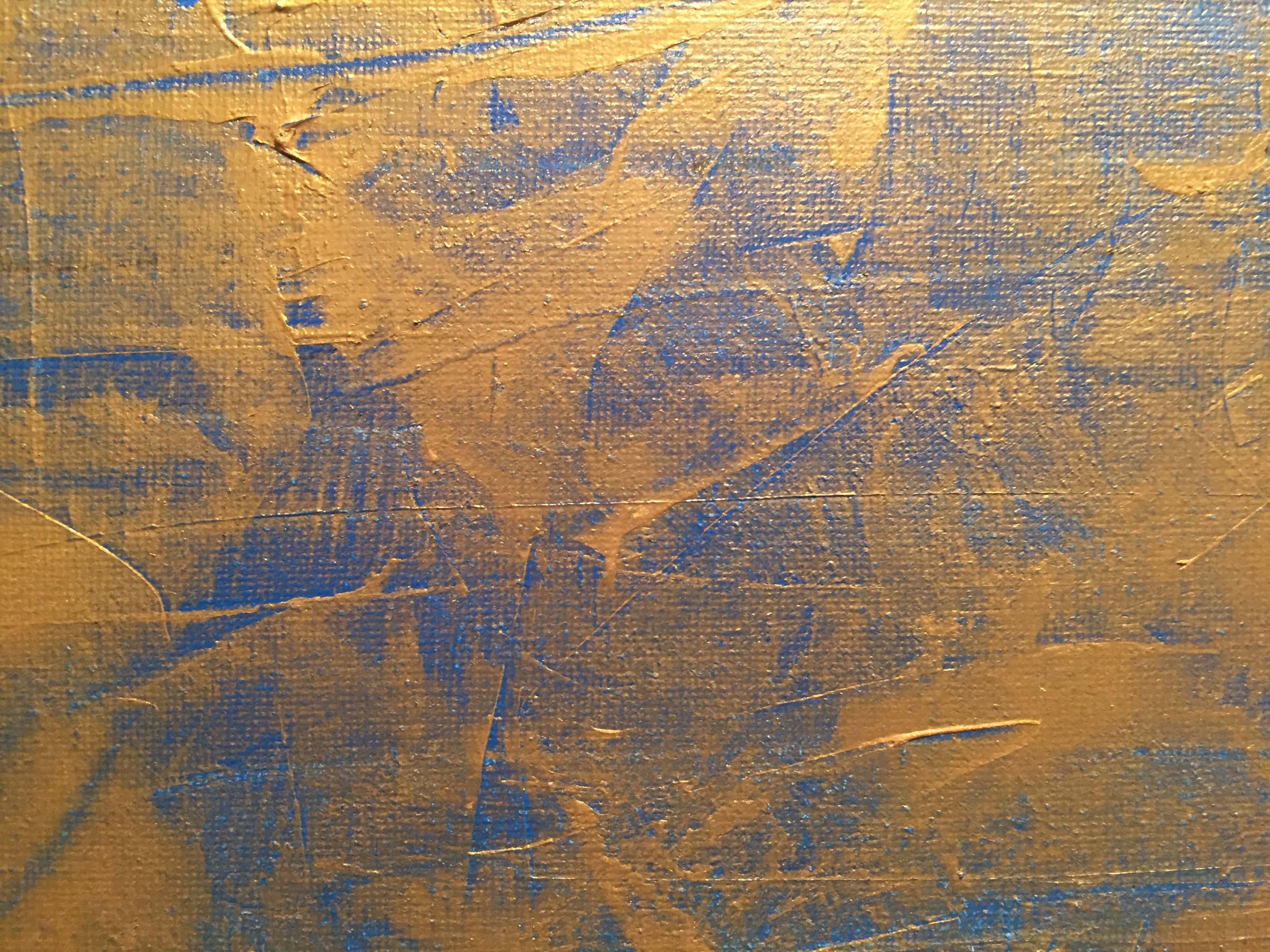 Paint Texture 桌布 壁紙 — 一幅帶有紋理的抽象畫，在畫布表面上有大膽的金色和藍色筆觸層疊。