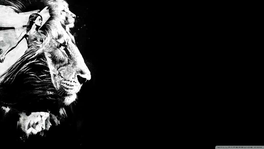 Black And White Lion 桌布 壁紙 — 一幅引人注目的黑白插圖，描繪了一位女士和一頭獅子在深色背景下的側面輪廓。