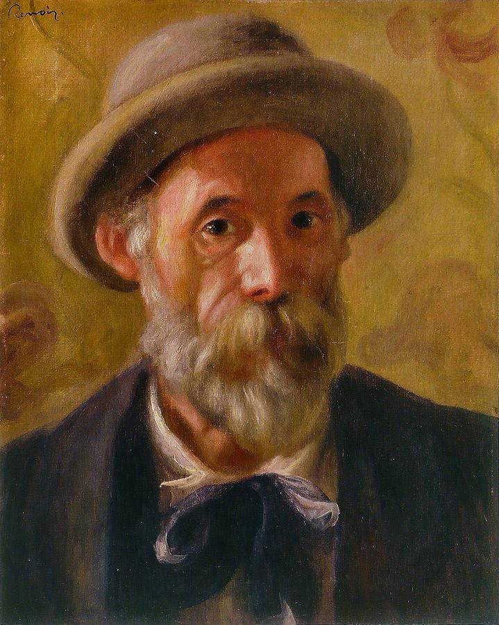 Renoir 桌布 壁紙 — 一幅復古油畫肖像，描繪一位留著灰色鬍鬚、戴著帽子的老人，在溫暖的金色背景下凝視著。