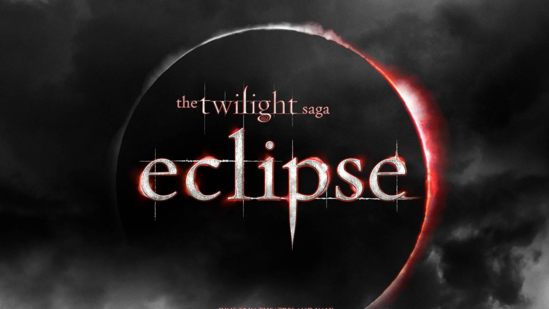 twilight 桌布 壁紙 — 一幅戲劇性的《Eclipse》電影海報，以血紅色日蝕搭配黑暗暴風雲和哥德式字體。