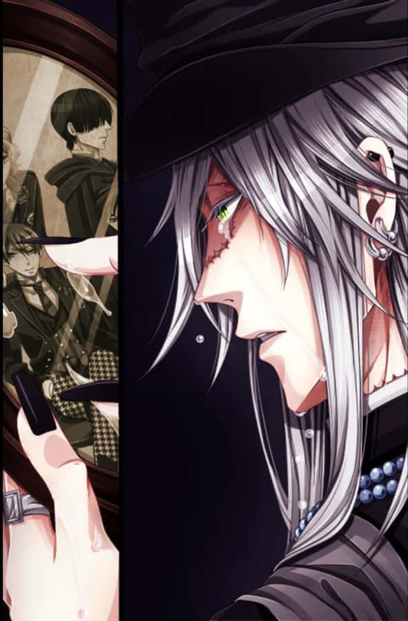 Black Butler Undertaker 桌布 壁紙 — 一幅戲劇性的動漫肖像，描繪一位銀髮角色戴著黑色帽子，擁有發光的綠色眼睛和珍珠項鍊，在鏡子中反射出其他角色。