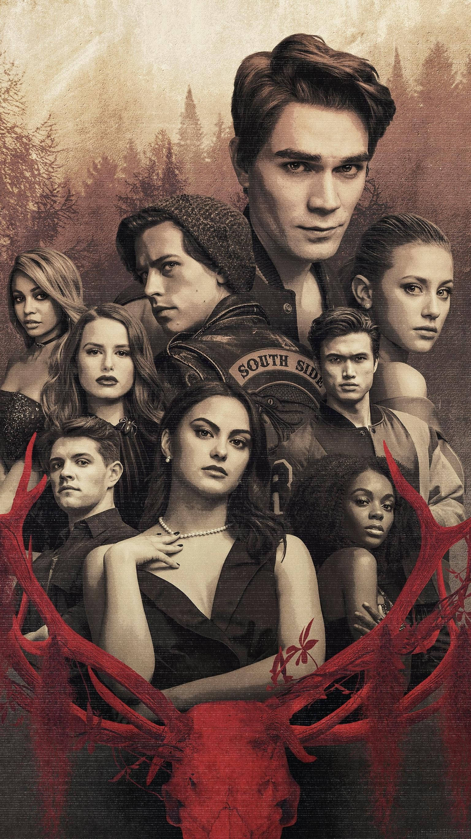 Riverdale 桌布 壁紙 — 一幅戲劇性的年輕人群像，表情強烈，以紅鹿頭骨和鹿角框住，背景是霧氣瀰漫的森林。